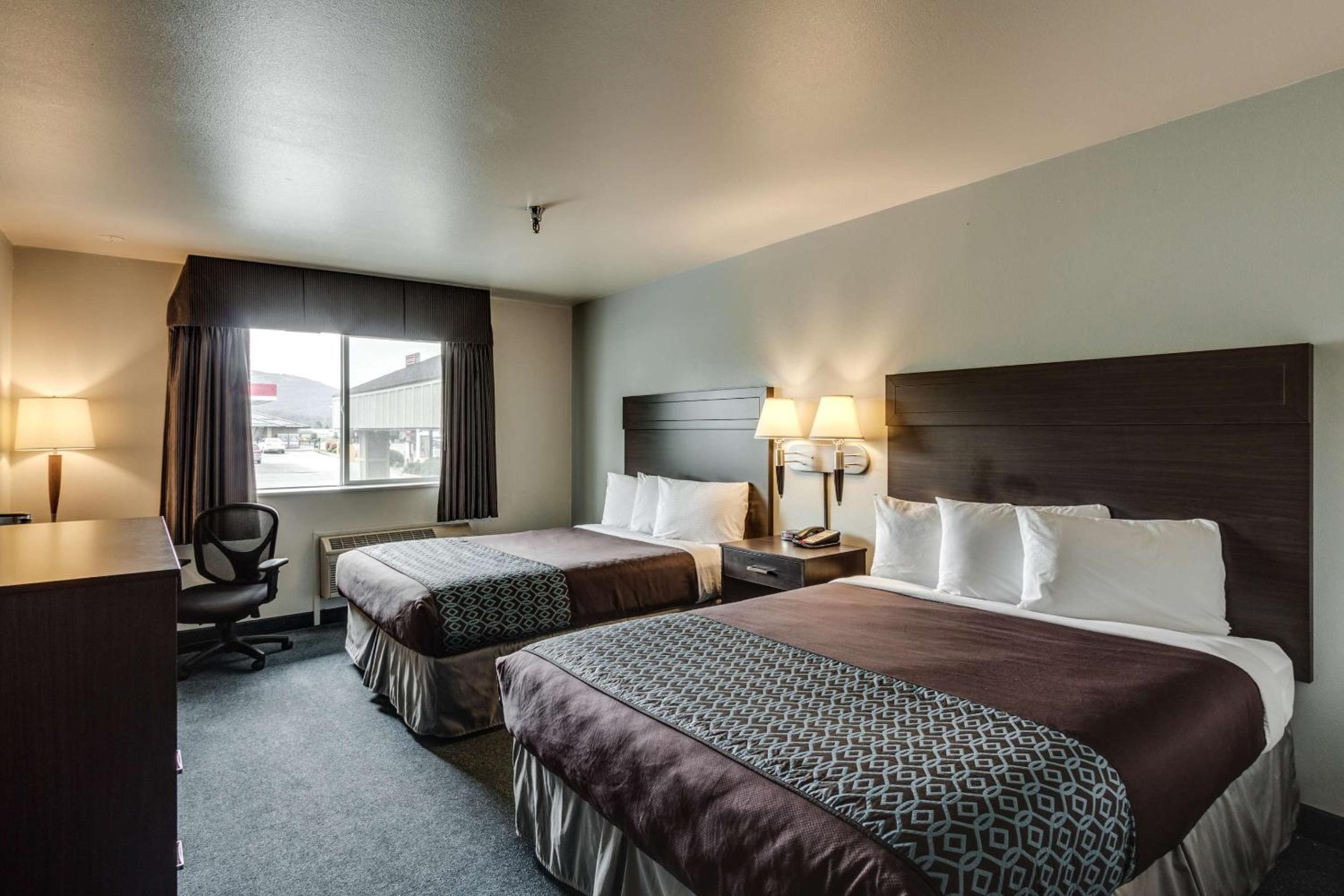 Queen Room with Two Queen Beds - Pet Friendly photo 1