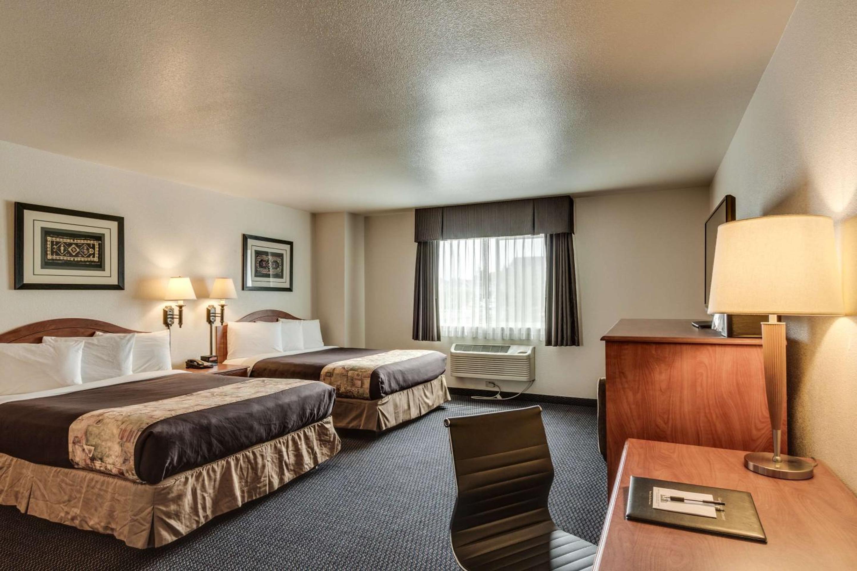 Queen Room with Two Queen Beds and Roll-In Shower - Mobility Accessible