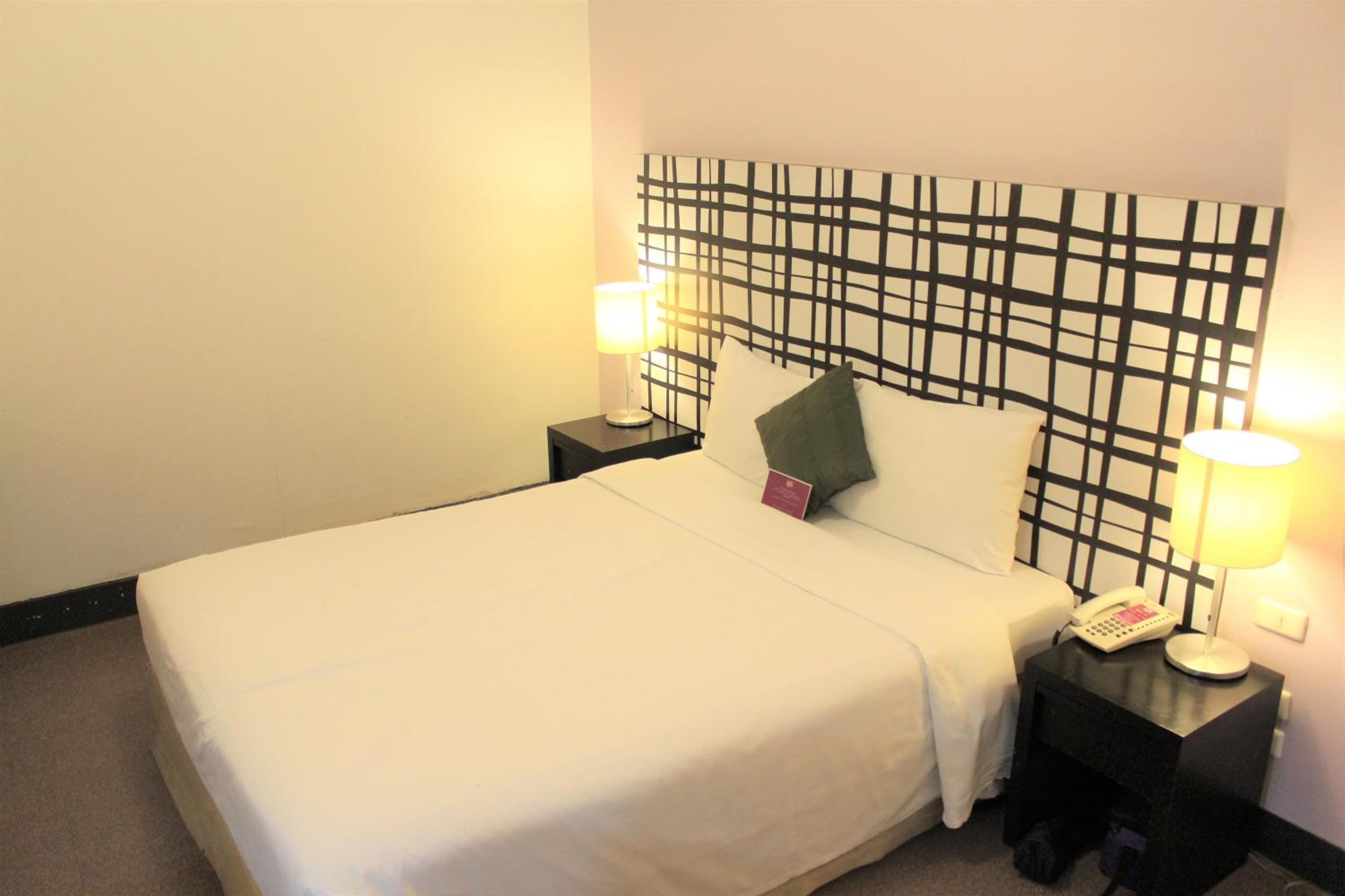Economy Double Room -  No Window photo 3