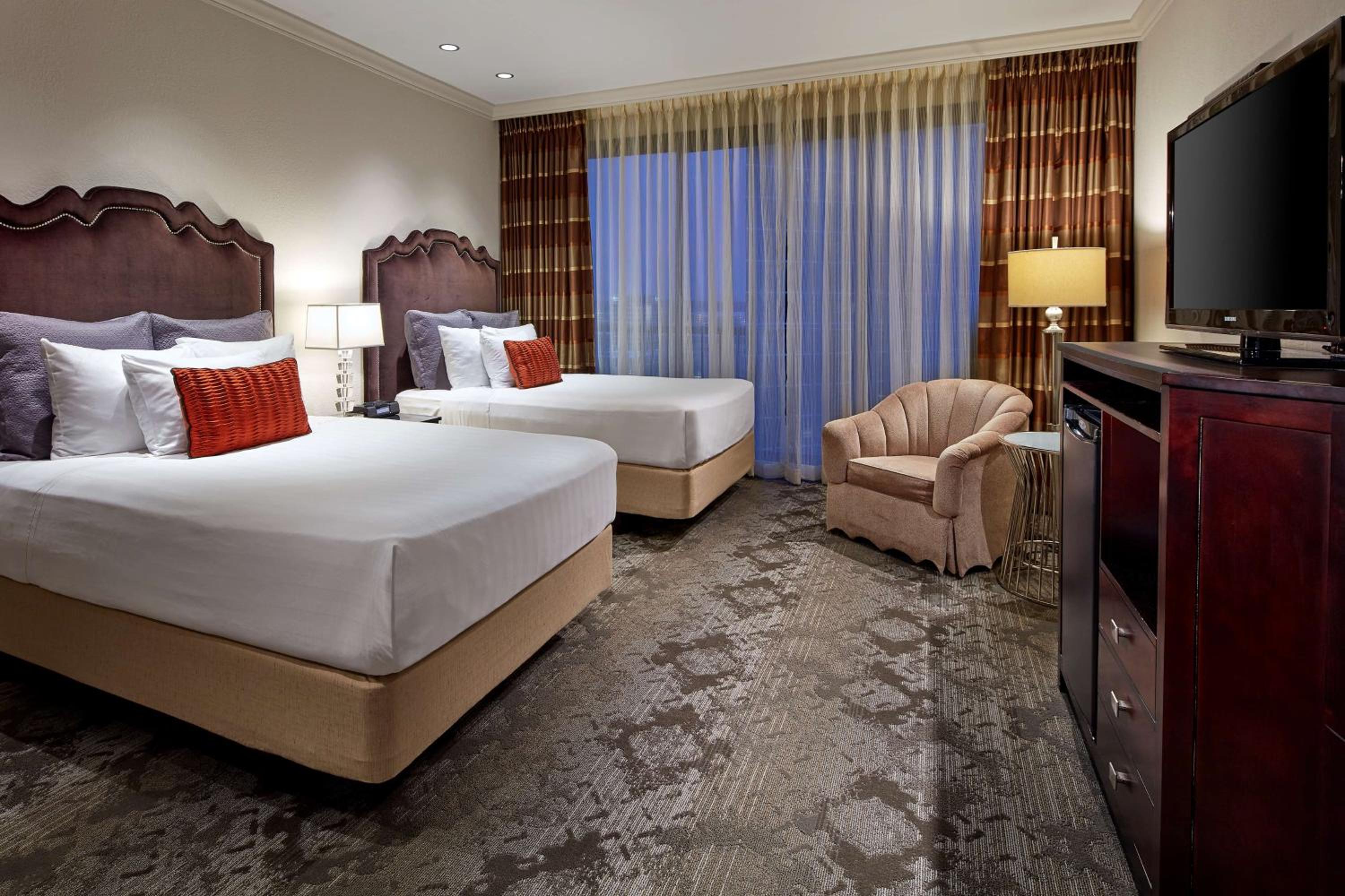Double Room with Two Double Beds - Photo 9