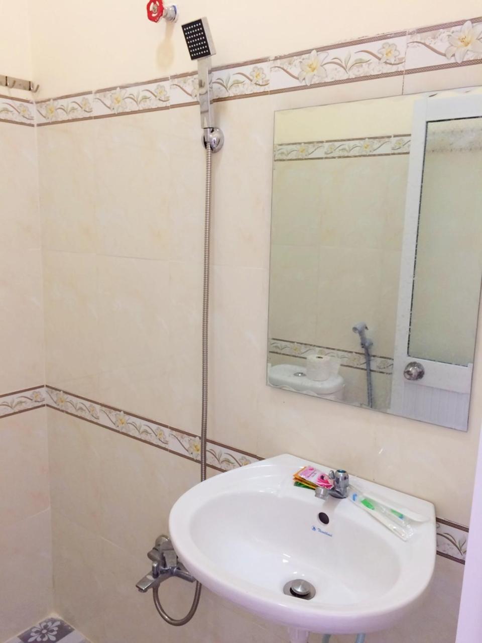 Standard Double Room - Photo 15