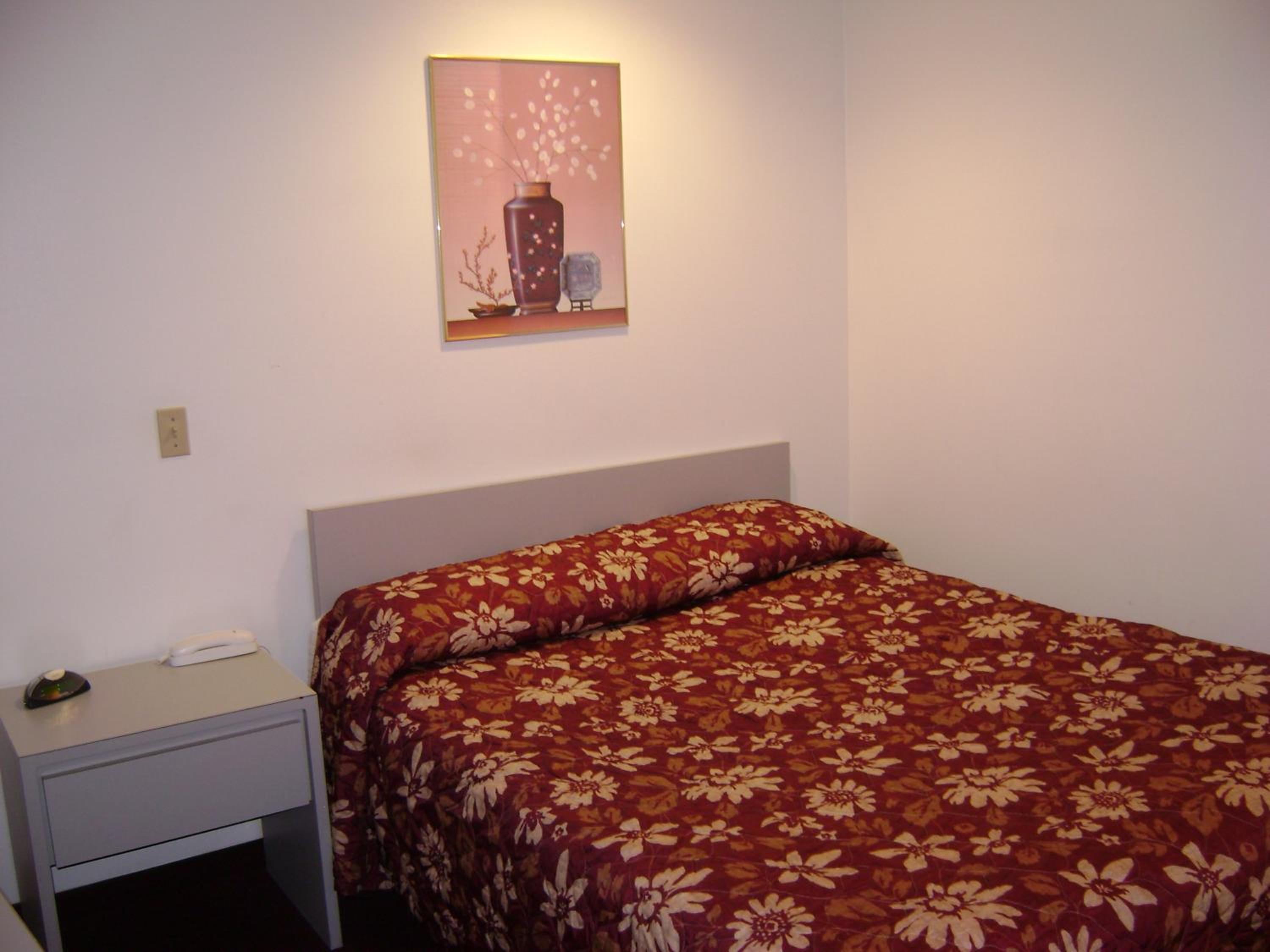 Queen Room photo 3