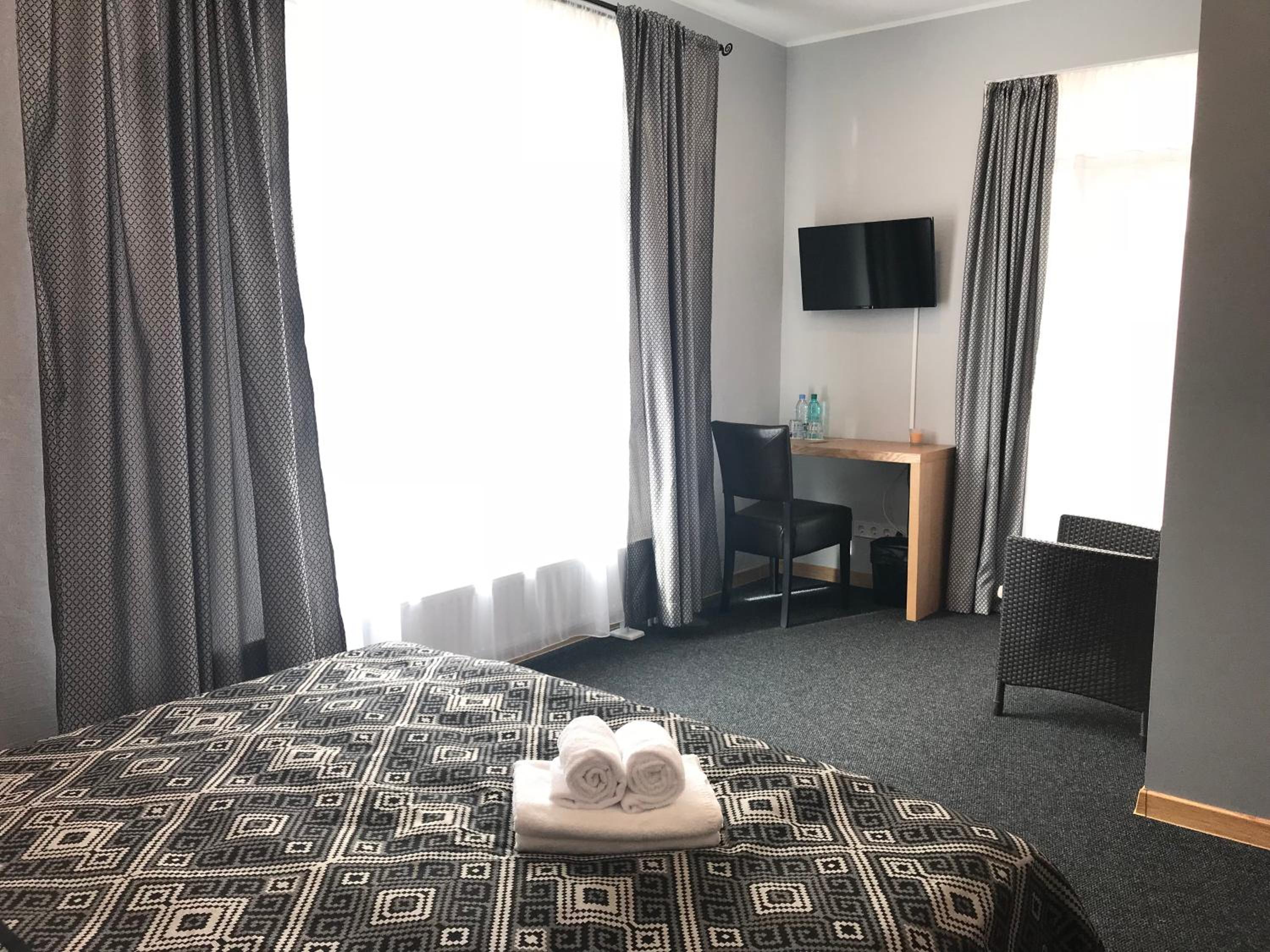 Double Room with Balcony - Photo 2
