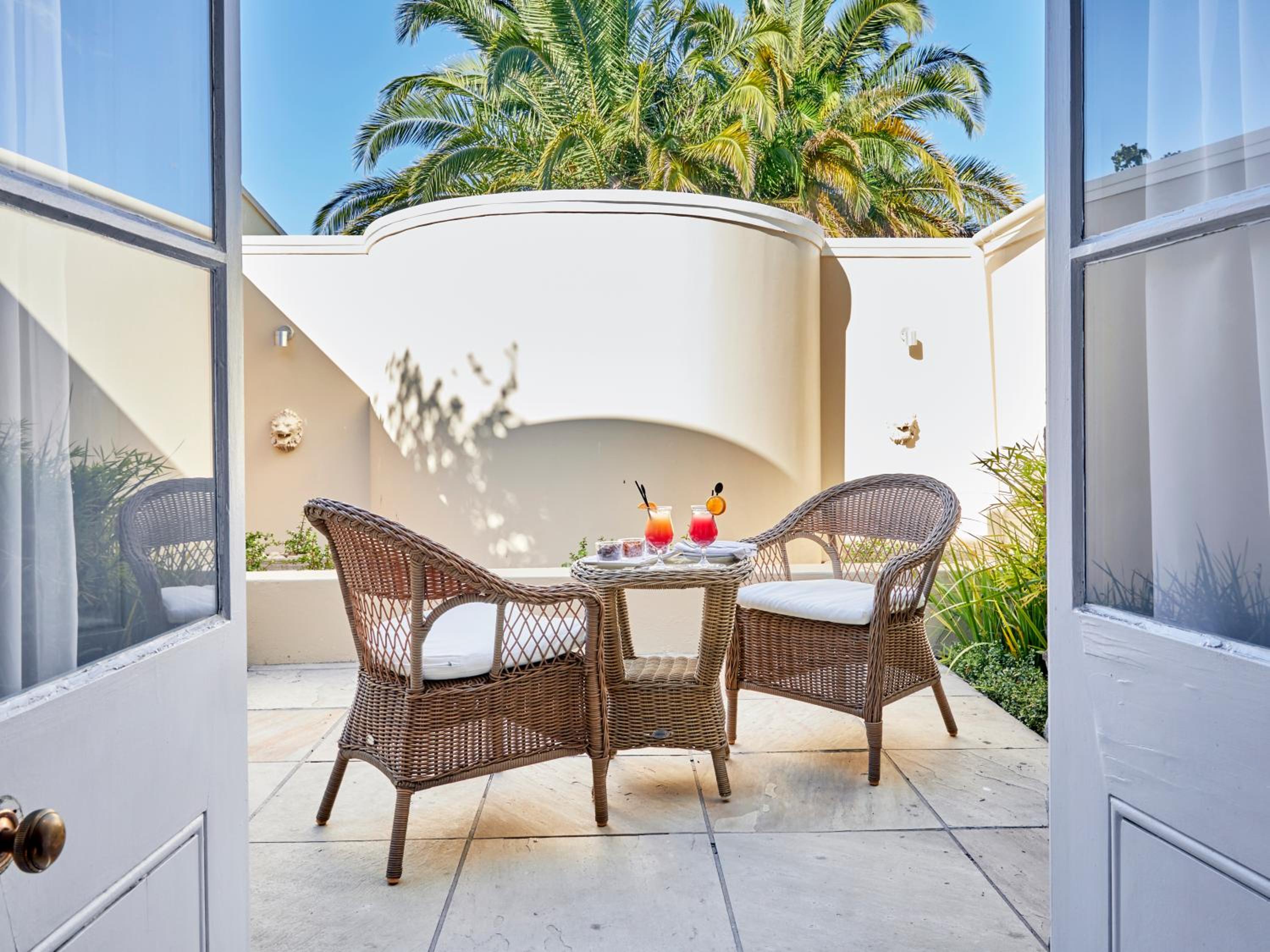 Luxury Suite - Photo 5