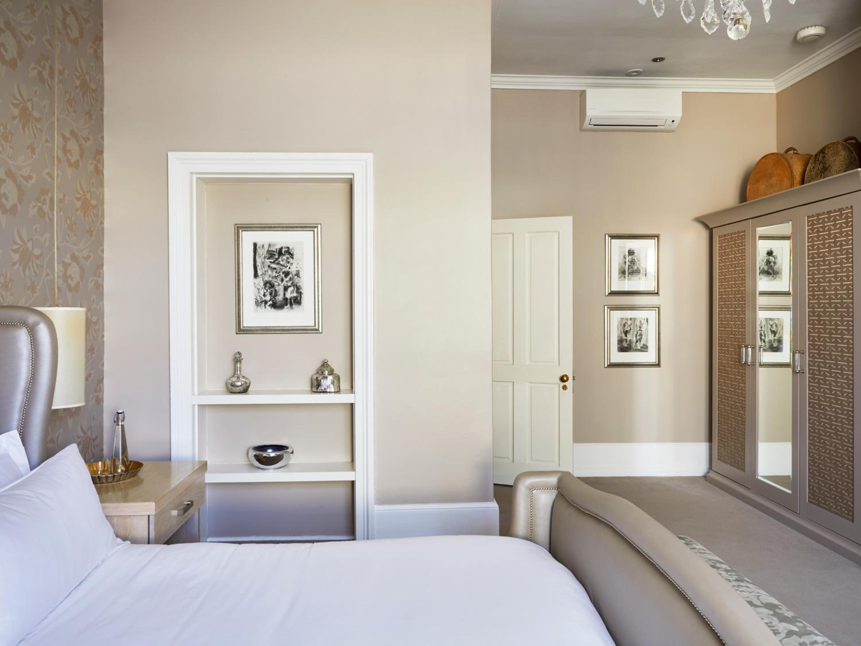 Luxury Suite - Photo 4
