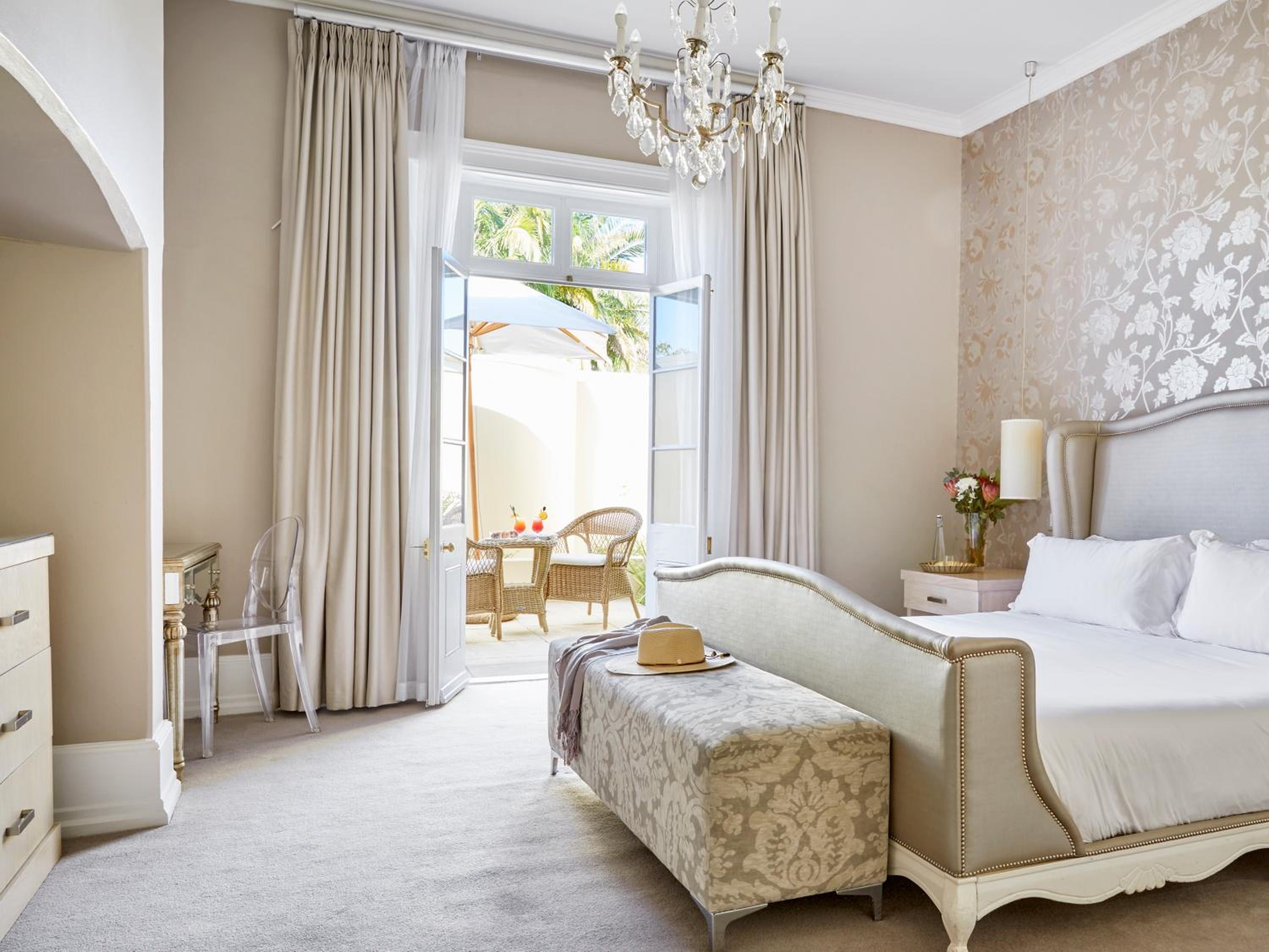 Luxury Suite - Photo 1