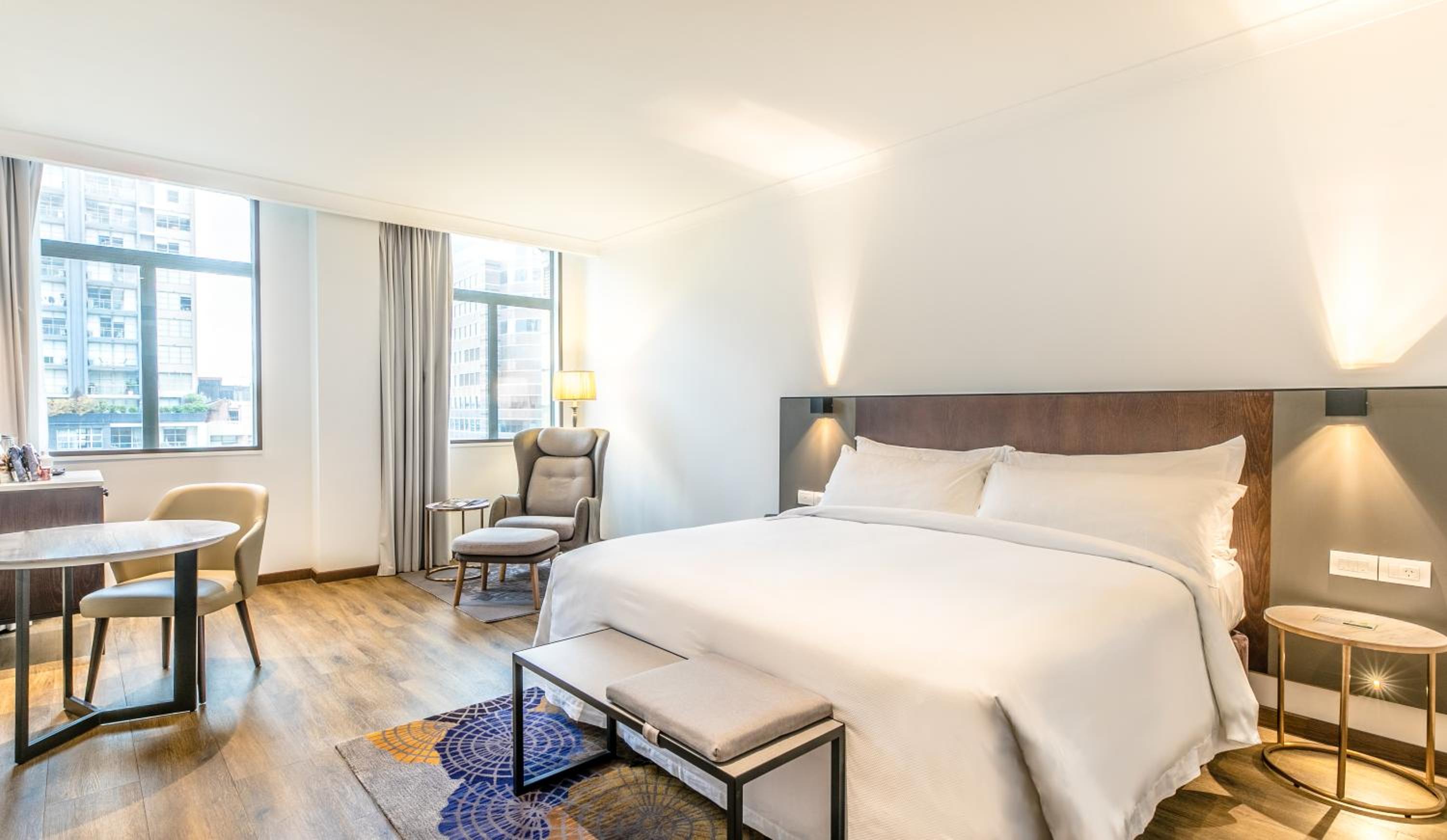 Signature Deluxe King Room