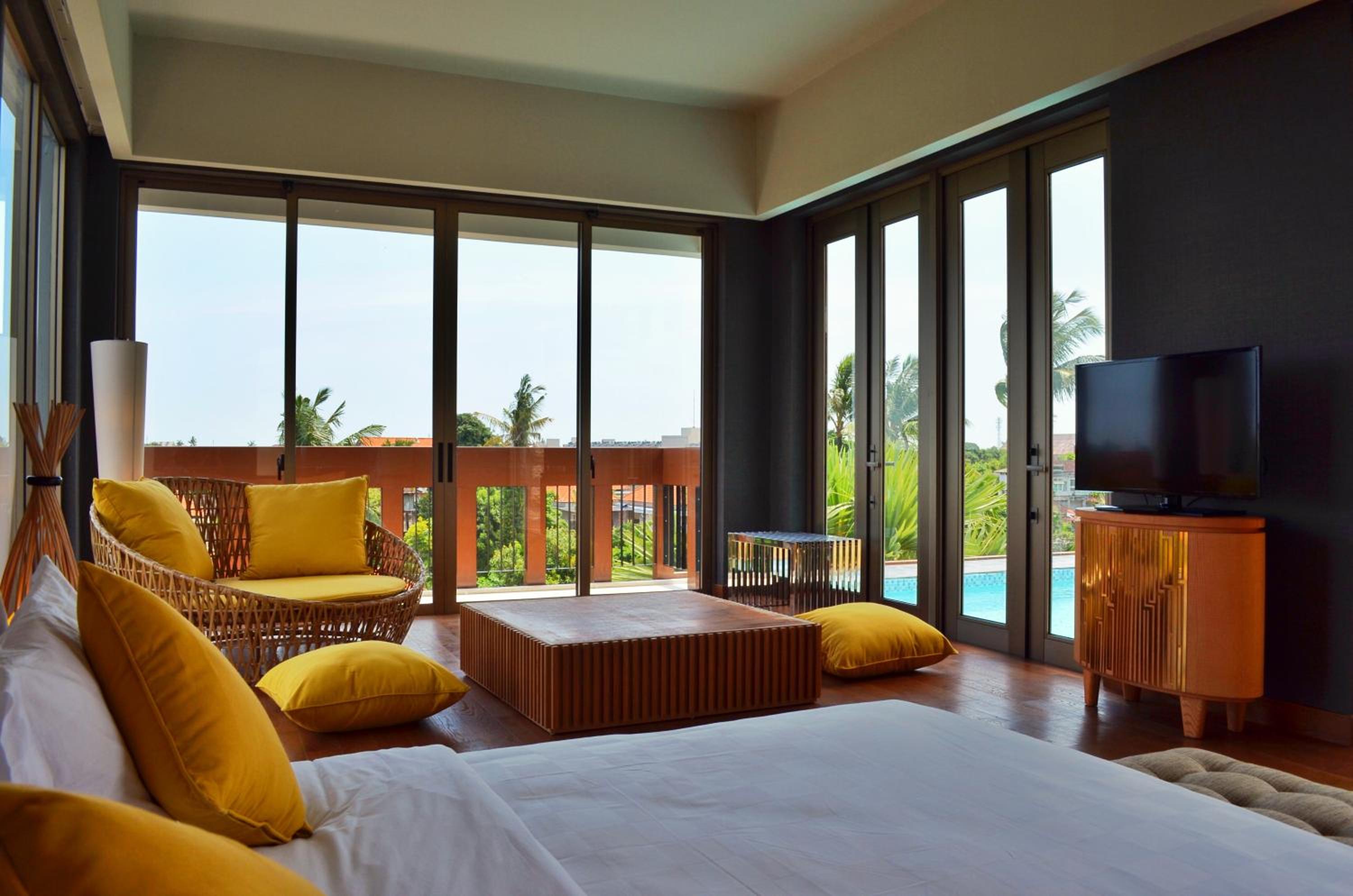 TSun Two-Bedroom Rooftop Villa with Private Pool, All Day Breakfast, Daily Restocked Mini-bar and other Free Benefits