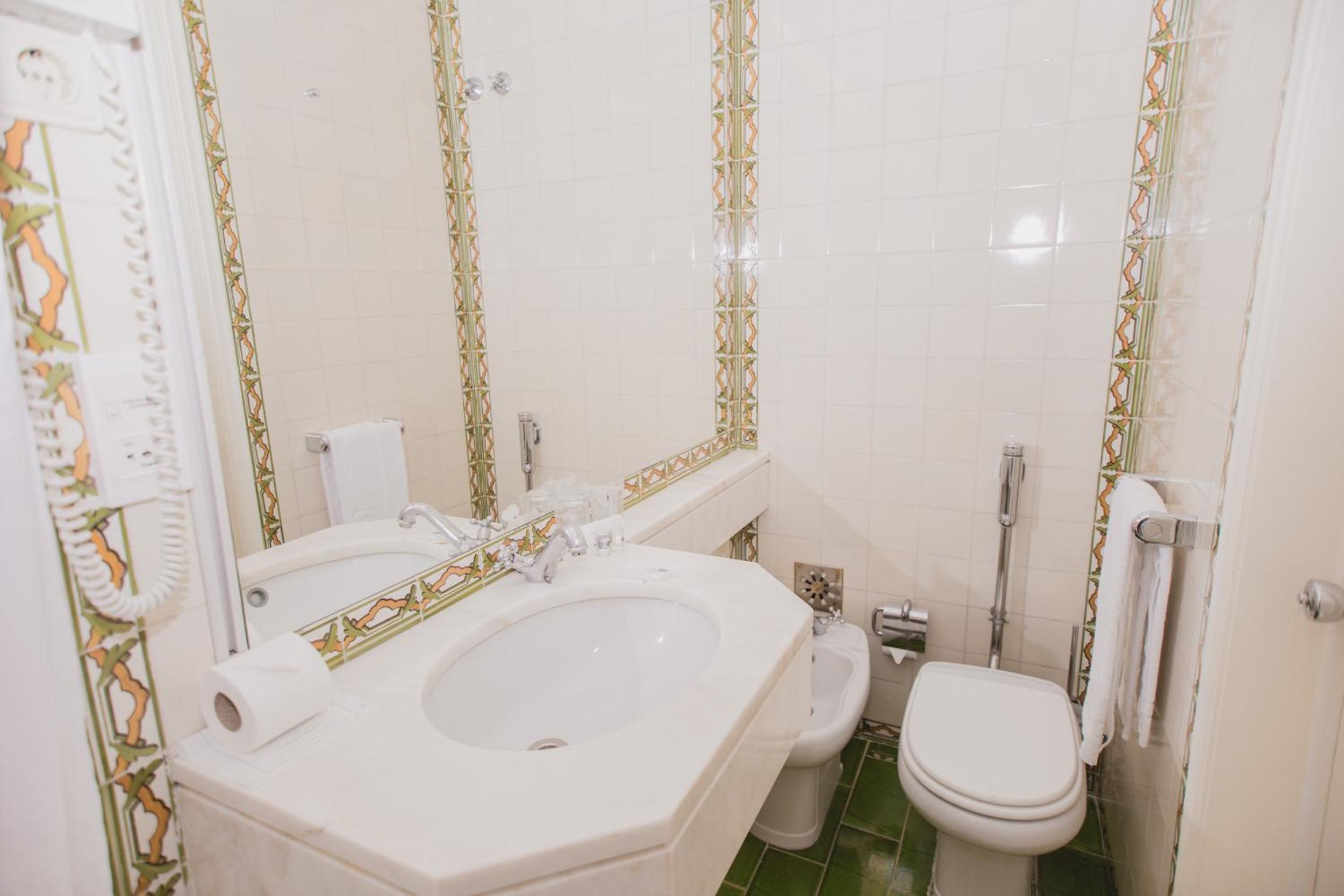 Double Room - Photo 8
