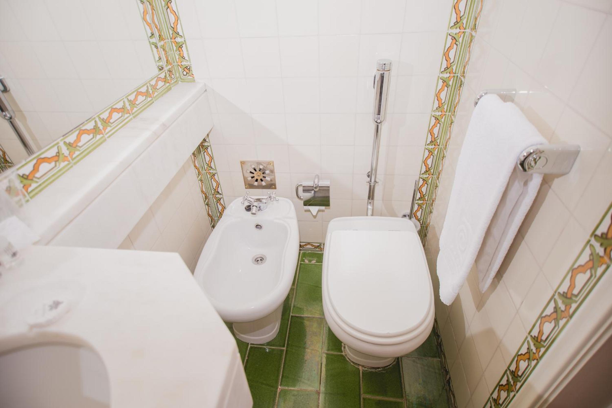 Double Room - Photo 9