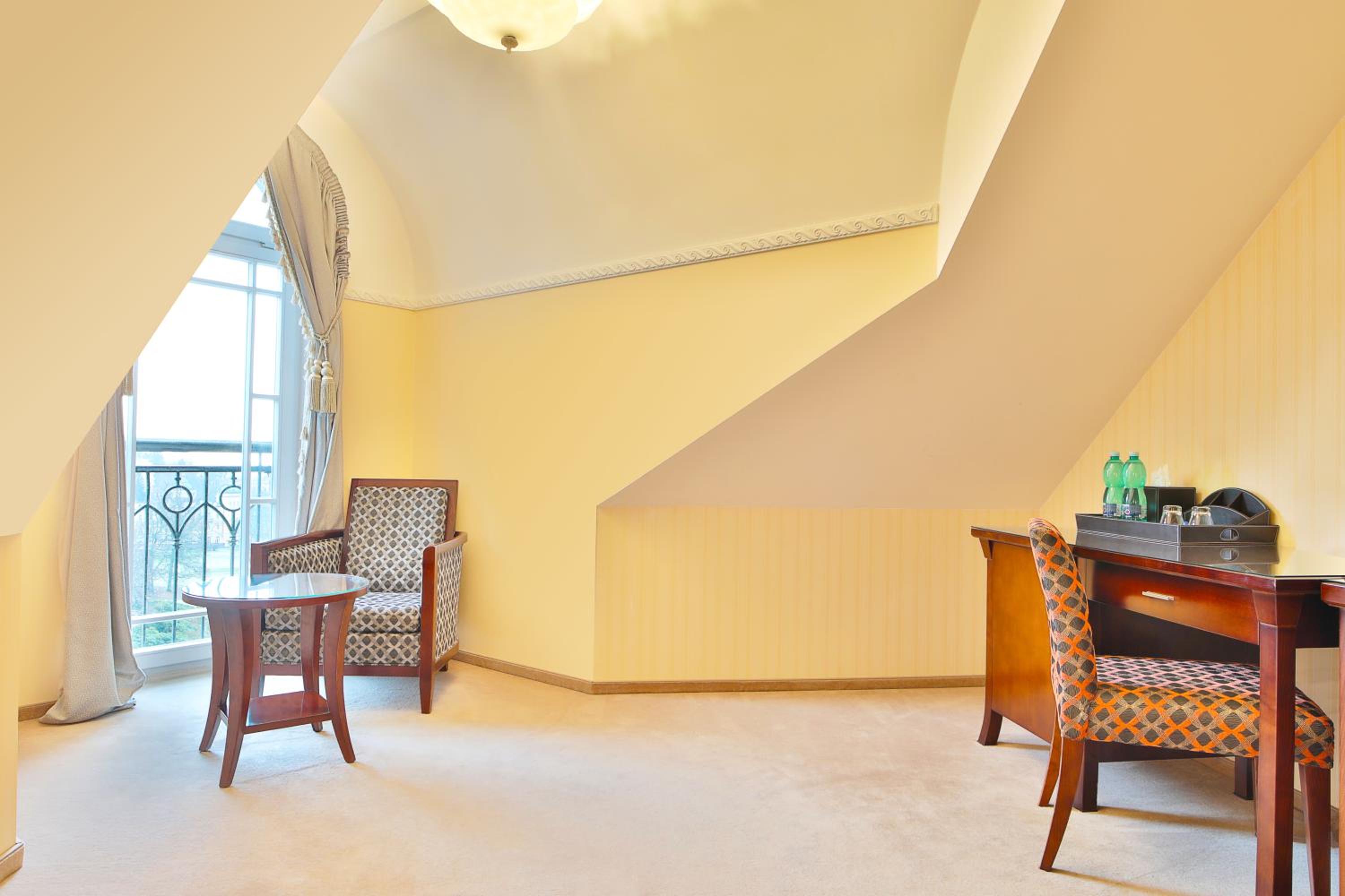 Standard Room with Park View - Photo 6