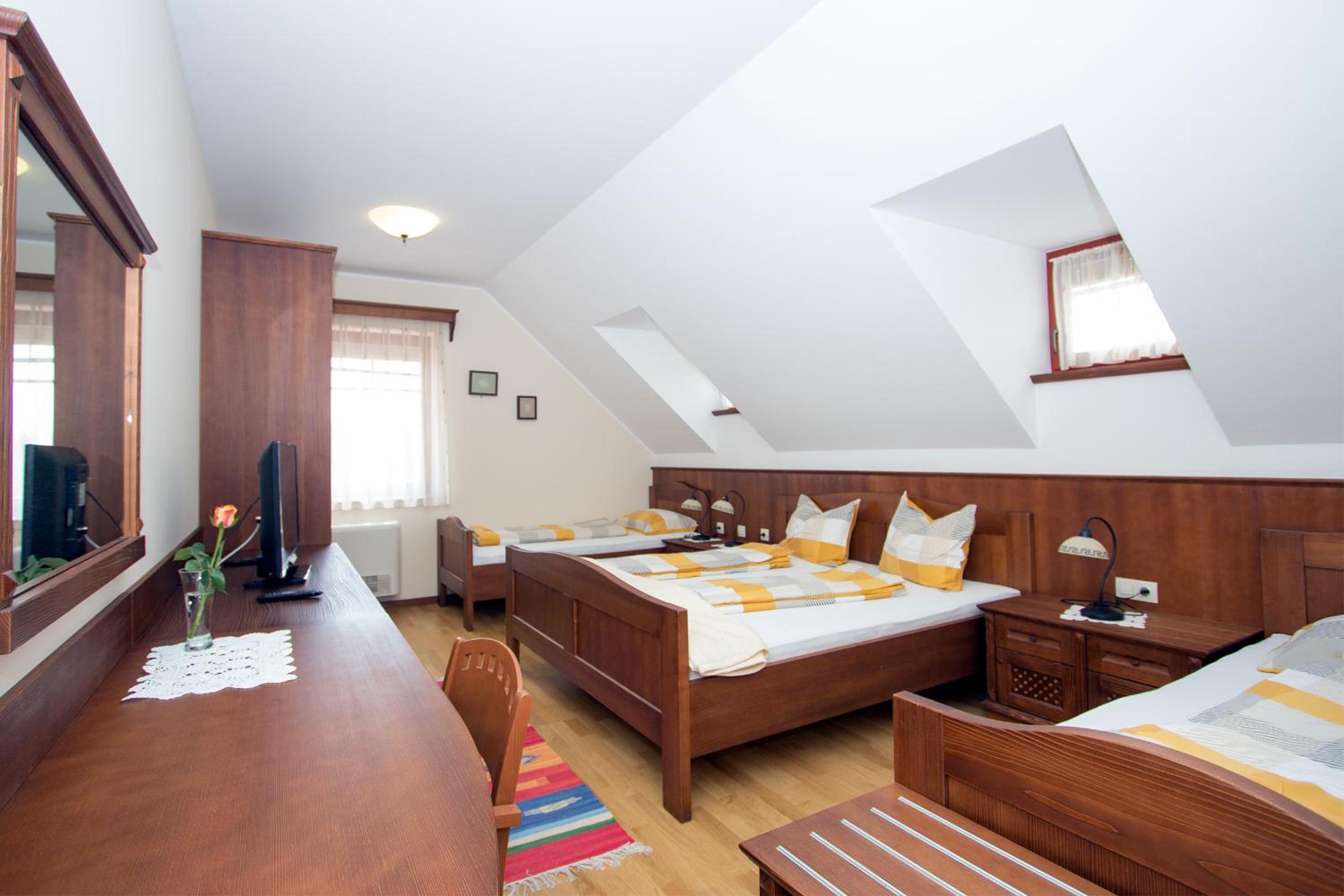Quadruple Room - Photo 2