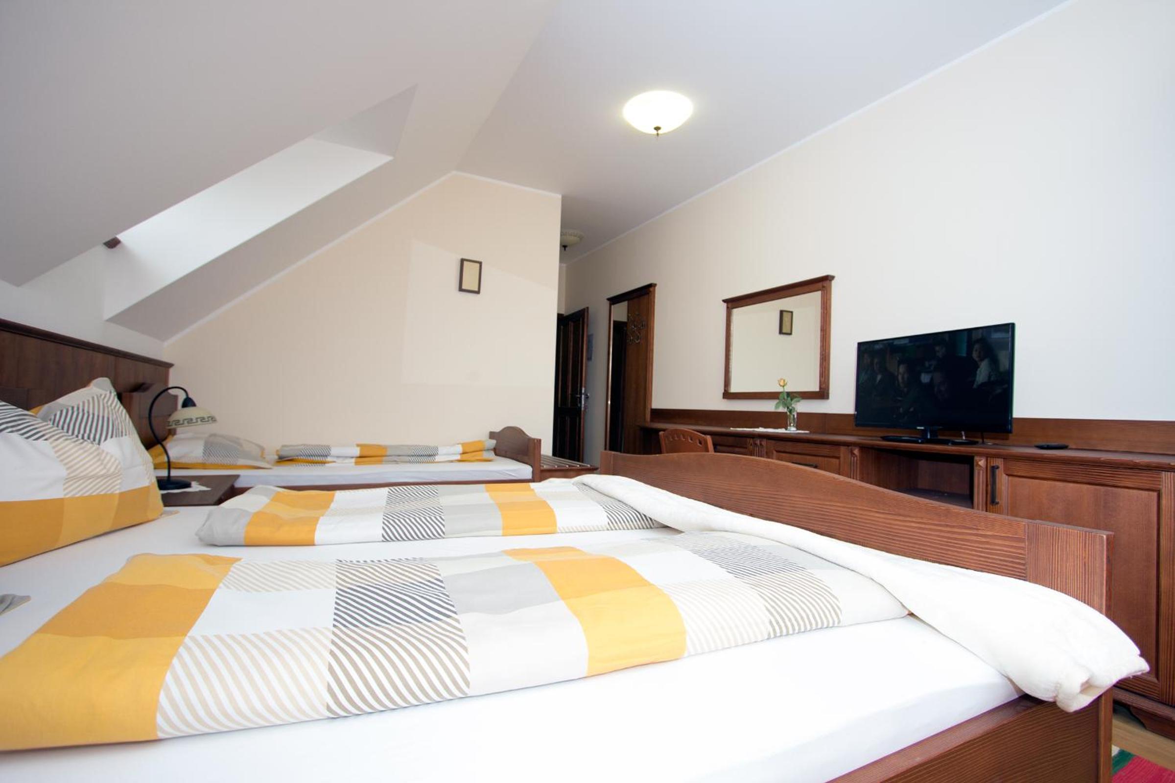Quadruple Room - Photo 3