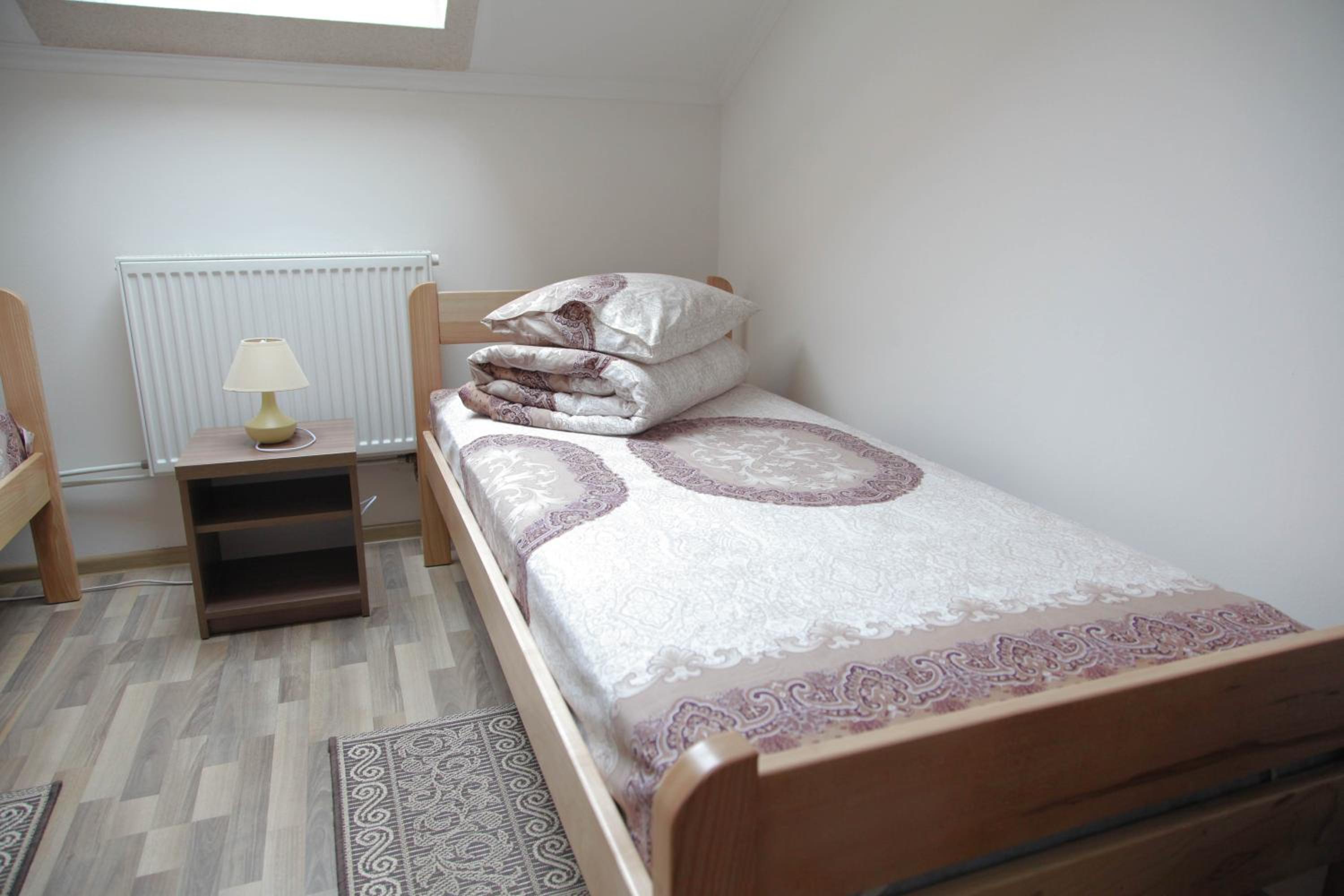 Economy Triple Room photo 2
