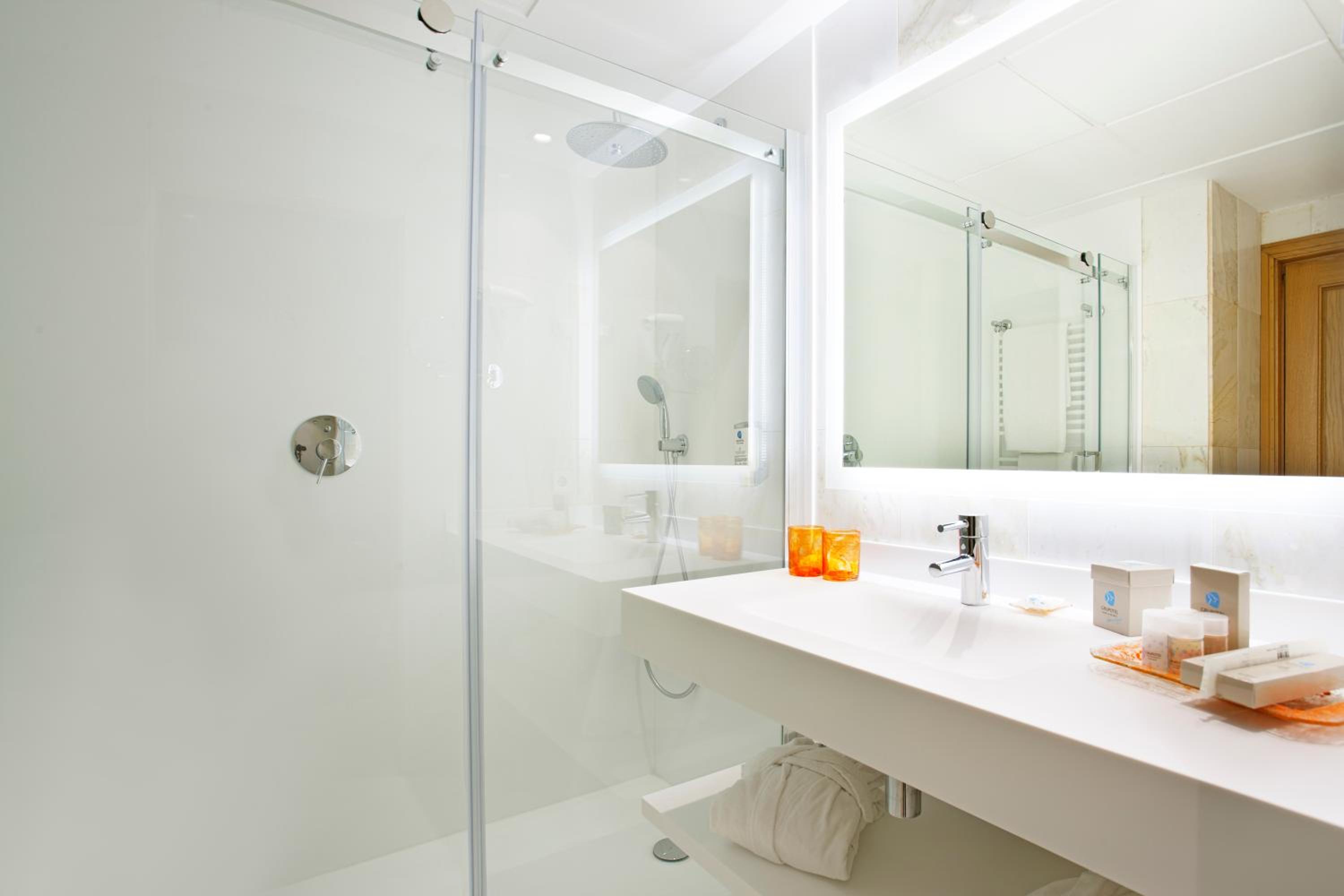 Double or Twin Room - Photo 2