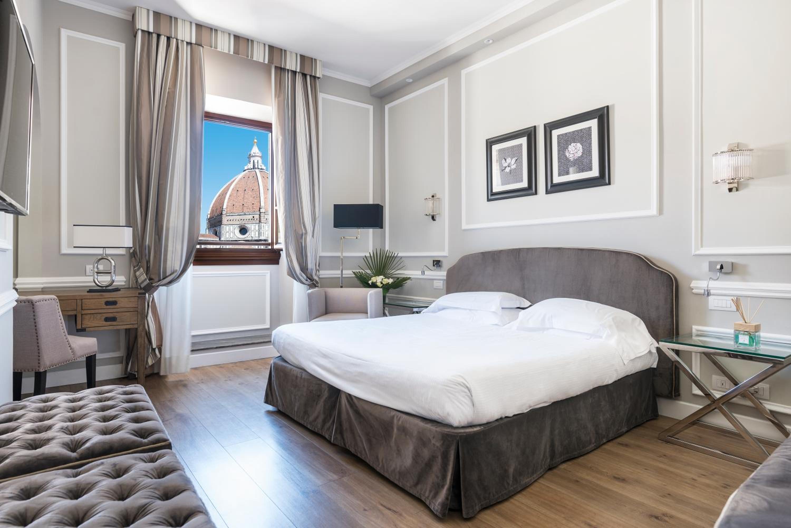 Prestige Double or Twin Room with Cathedral View thumbnail 5