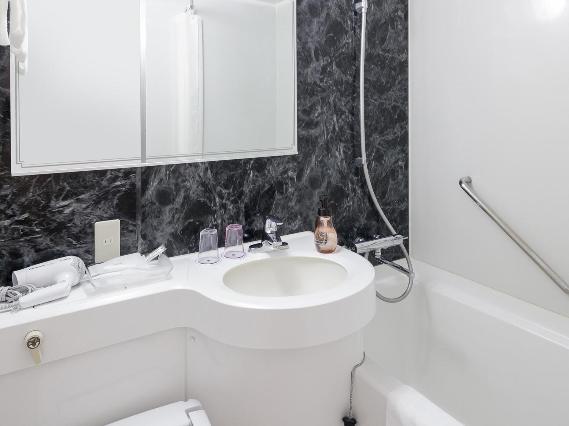 Standard Double Room with Small Double Bed - Smoking - No Daily Cleaning photo 3