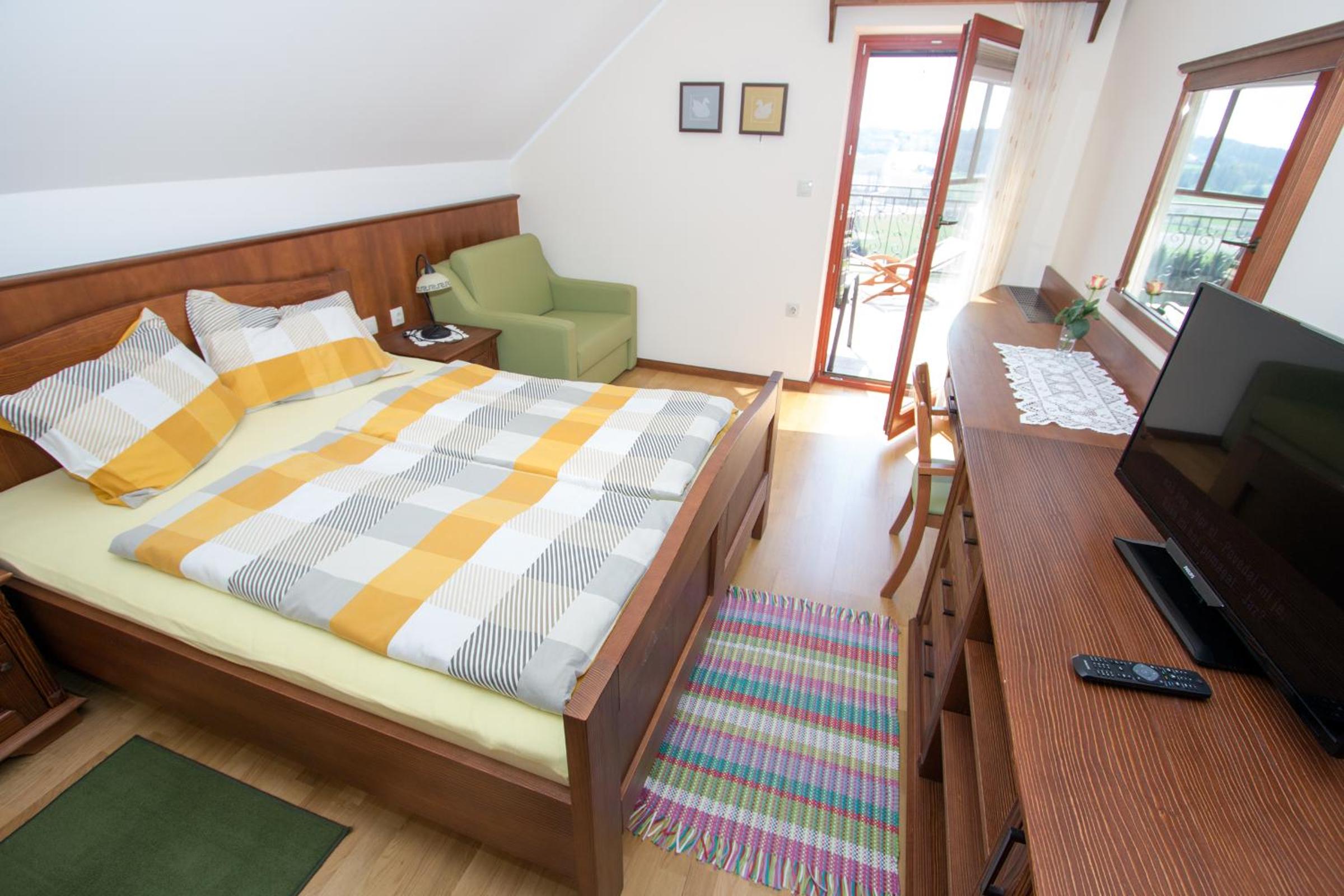 Queen Room with Balcony - Photo 1