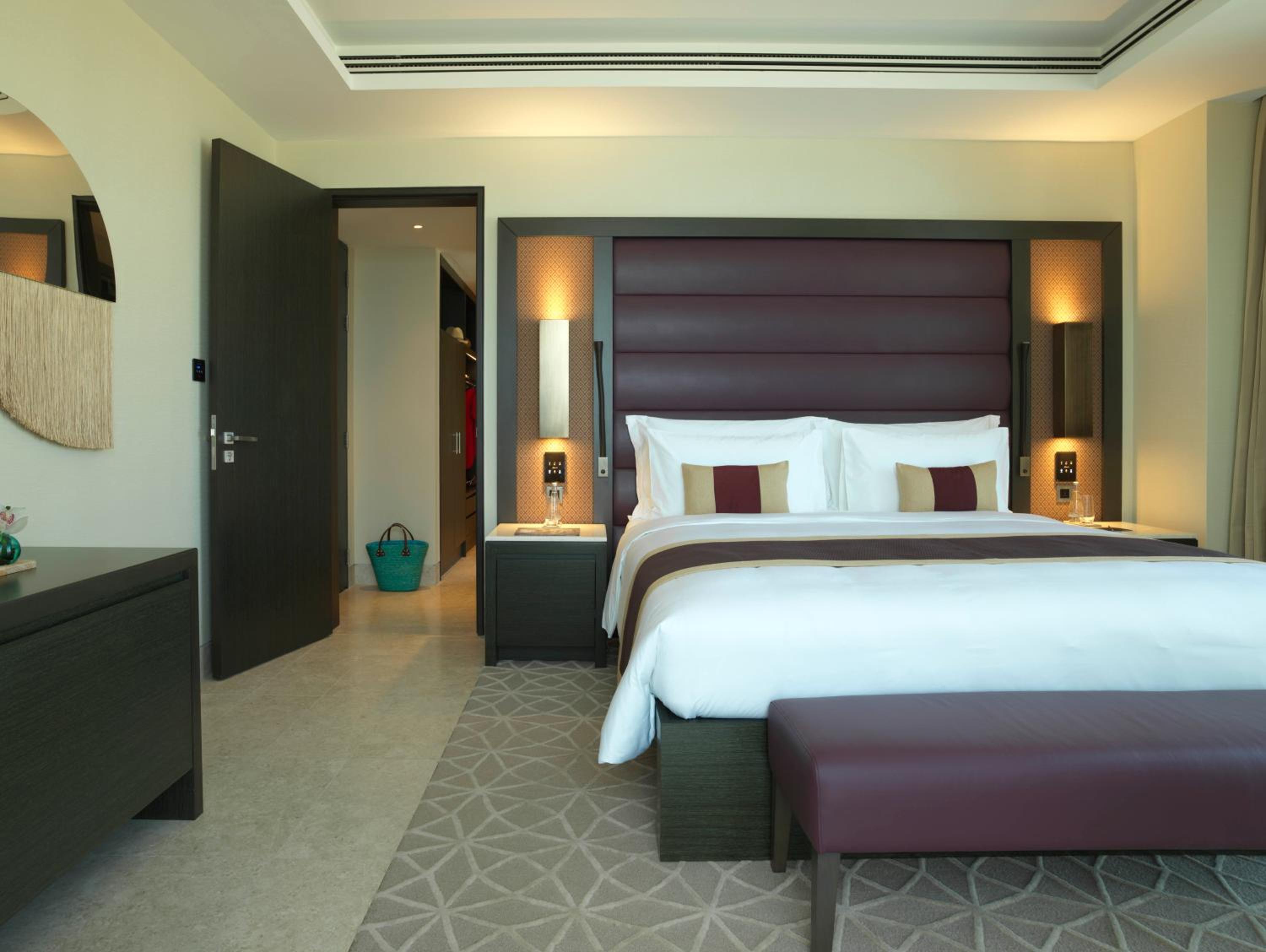 Deluxe Sea View Suite photo 3