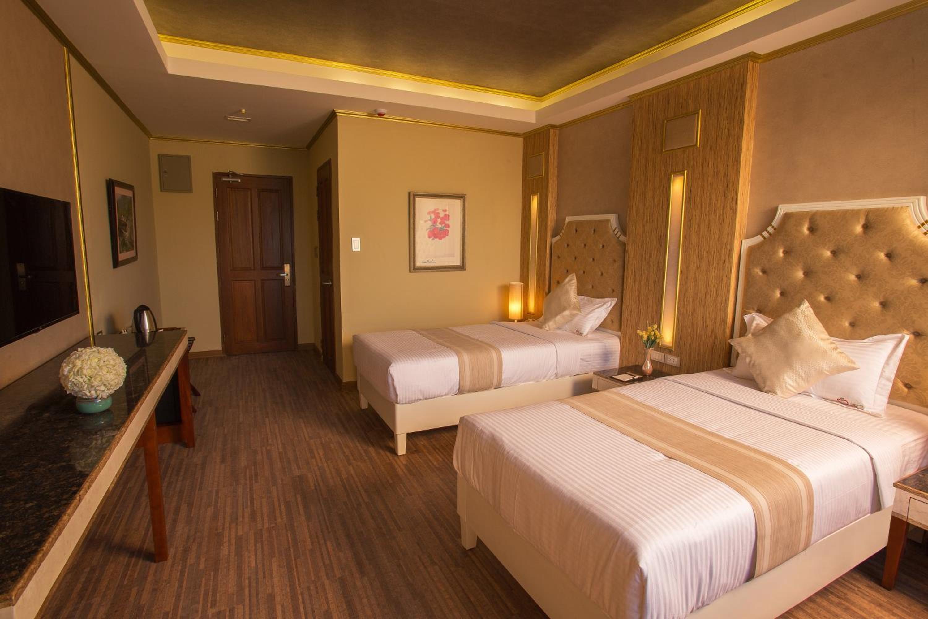 Deluxe Twin Room with One Way Airport Transfer - Photo 3