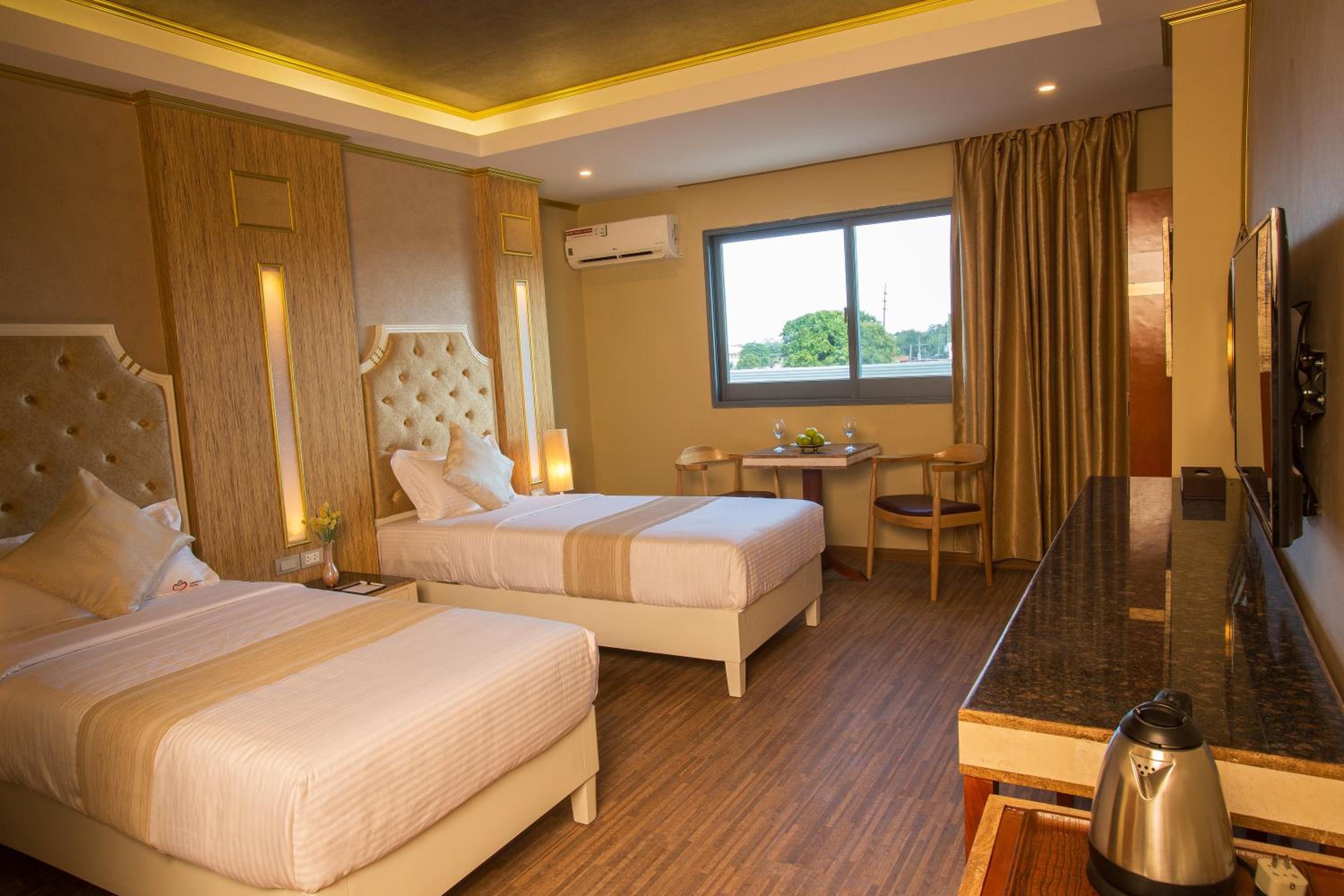 Deluxe Twin Room with One Way Airport Transfer - Photo 1