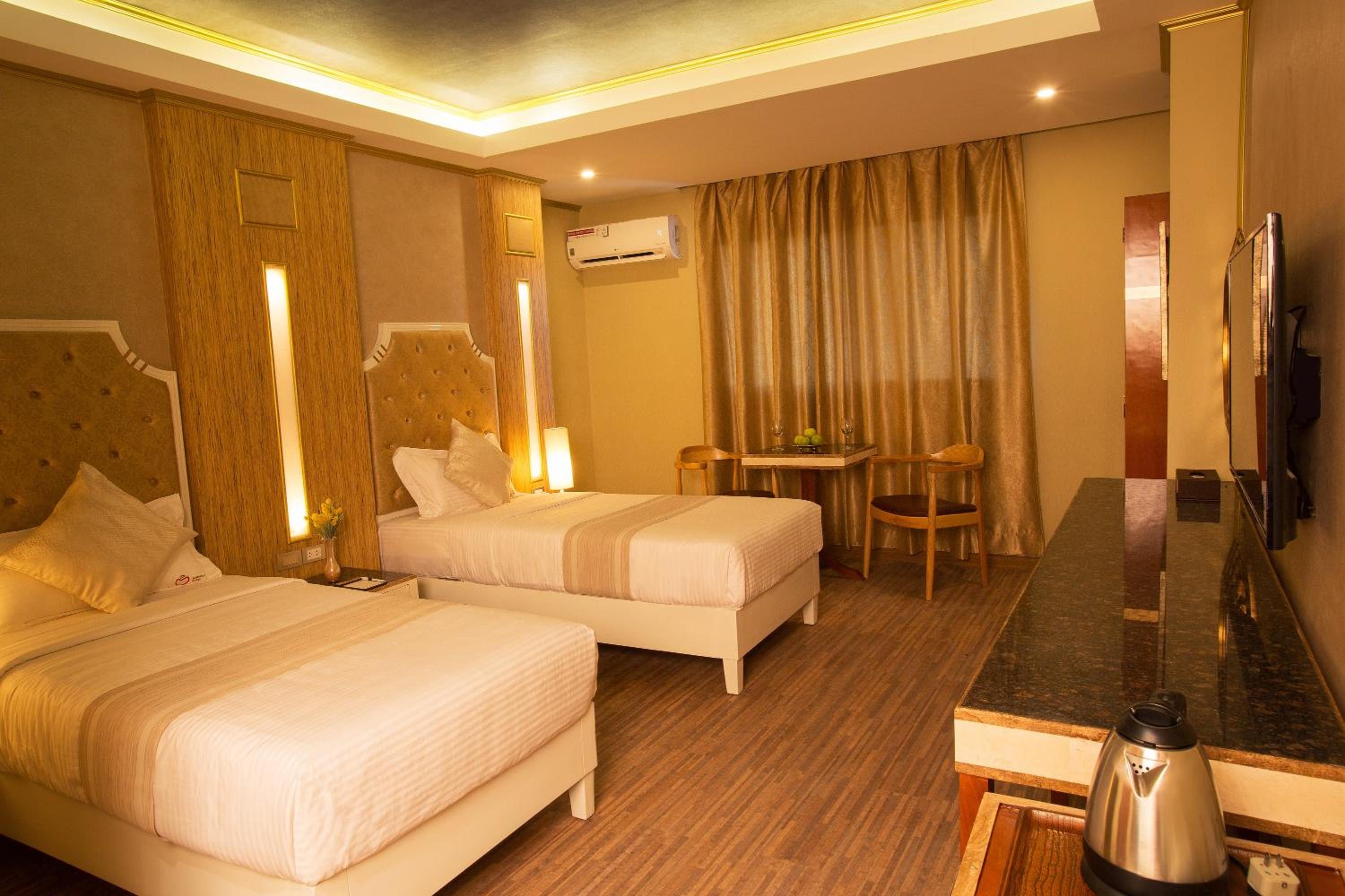 Deluxe Twin Room with One Way Airport Transfer - Photo 2