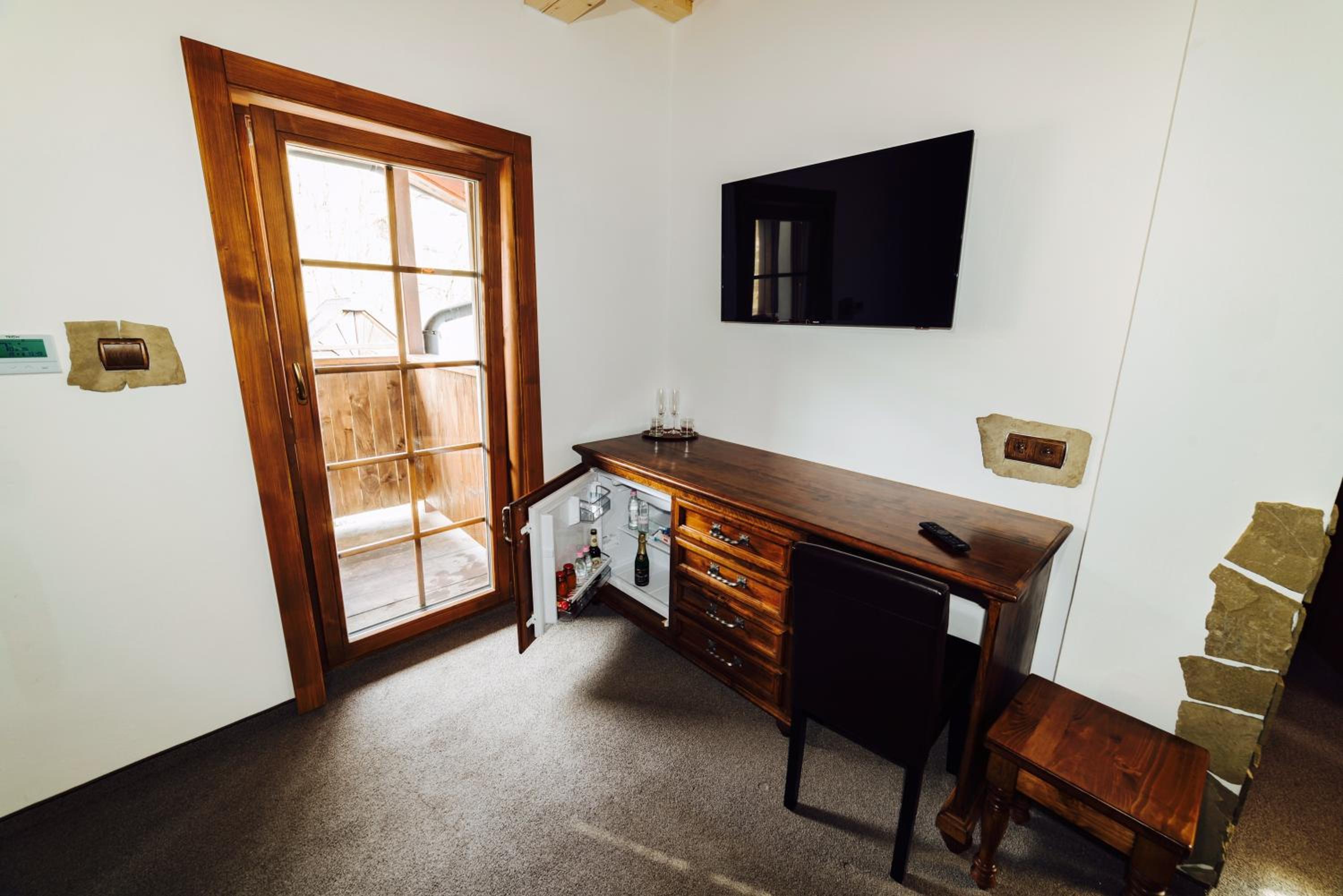Apartment with Balcony - Photo 15