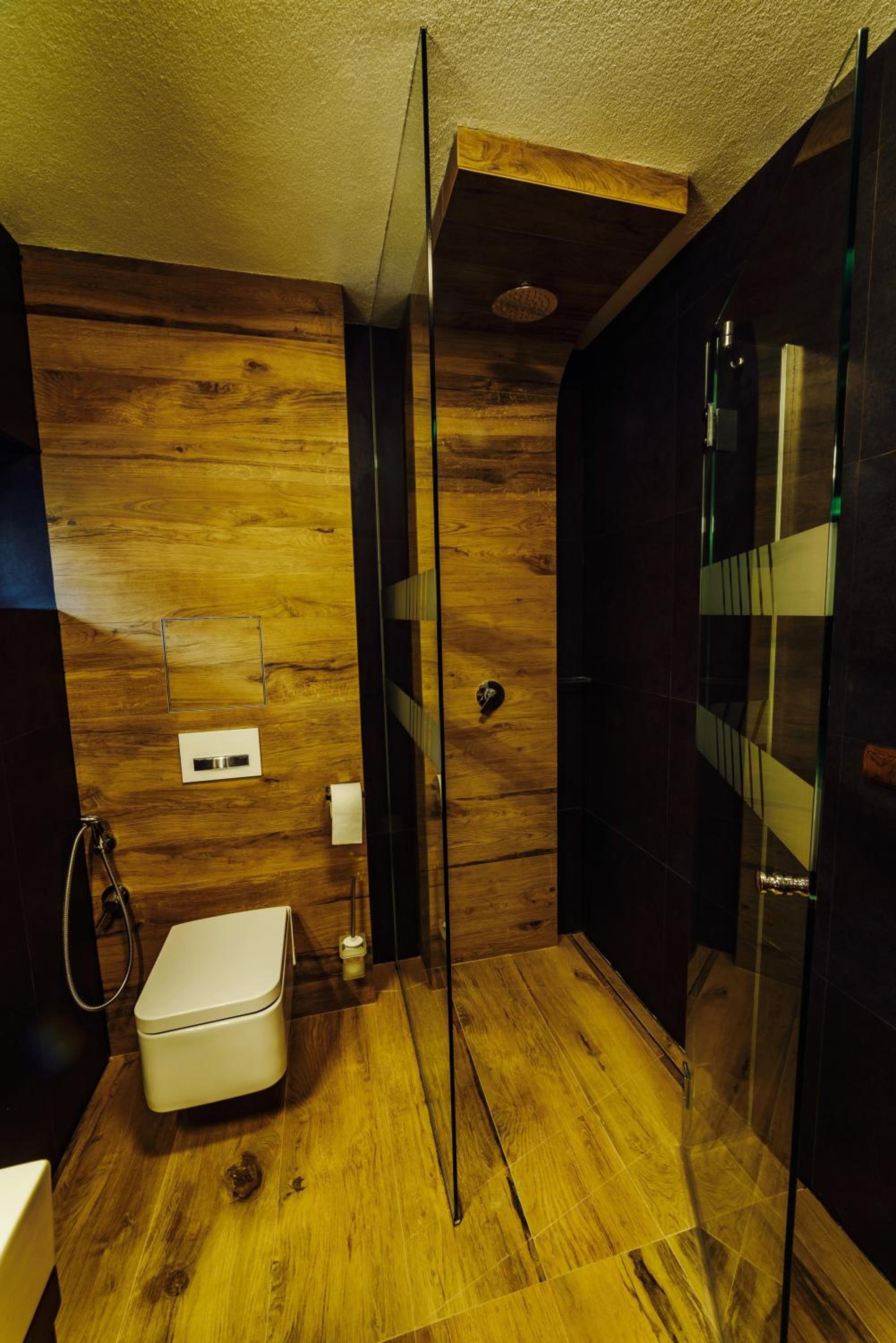Apartment with Balcony - Photo 13