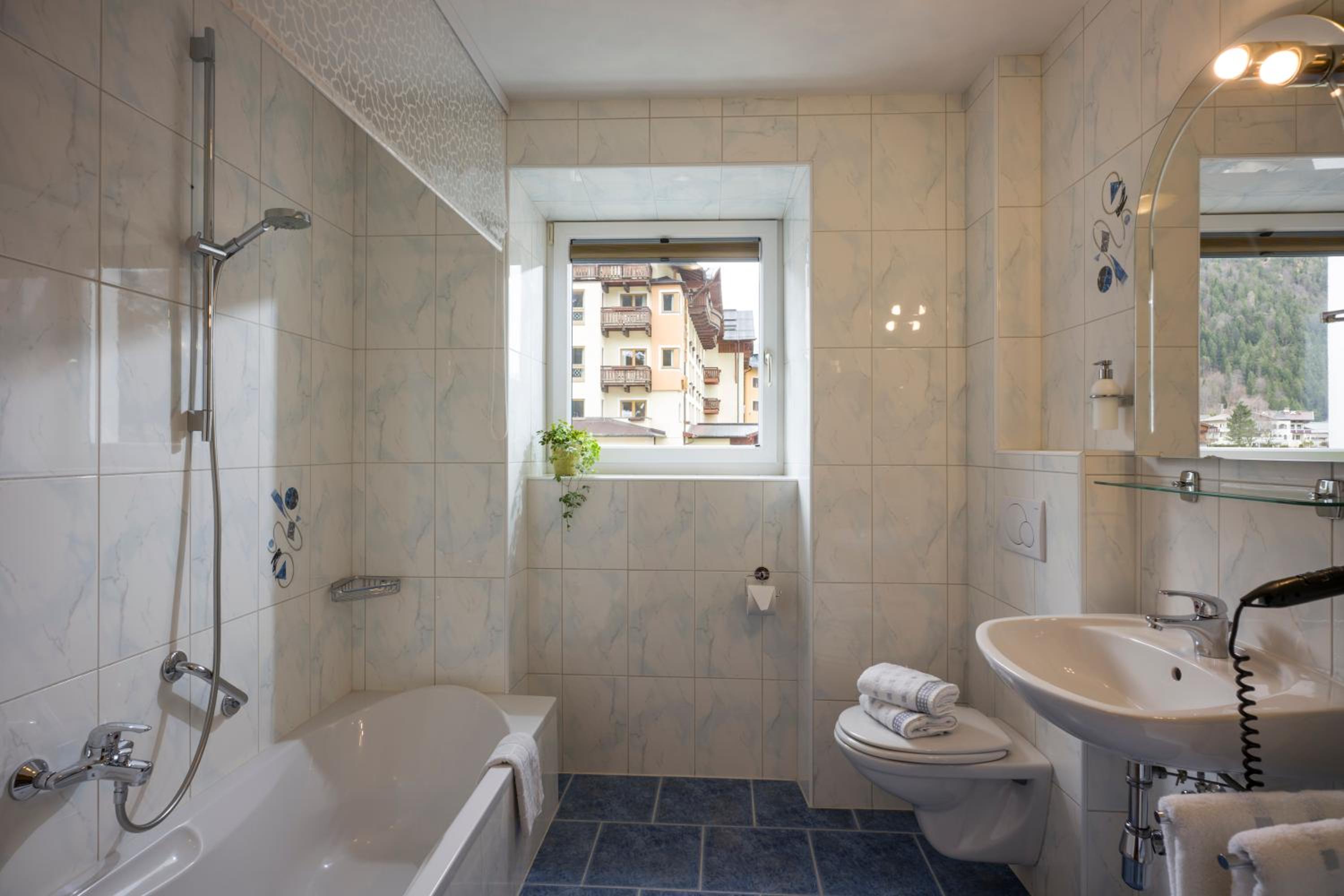 Apartment im 1. Stock mit Balkon See- und Bergblick photo 3