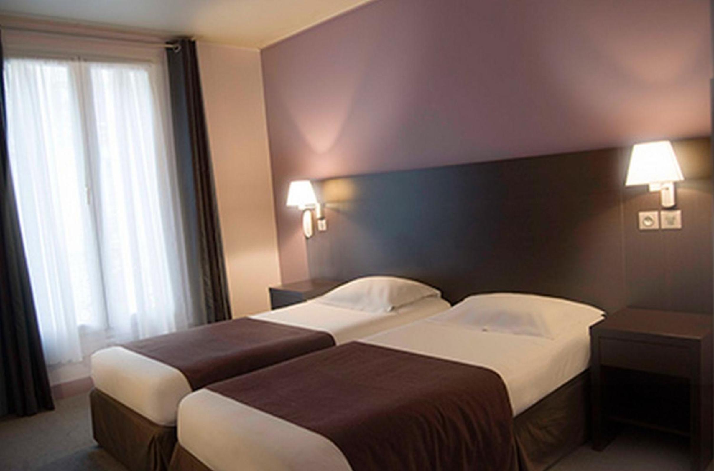 Twin Room thumbnail 5