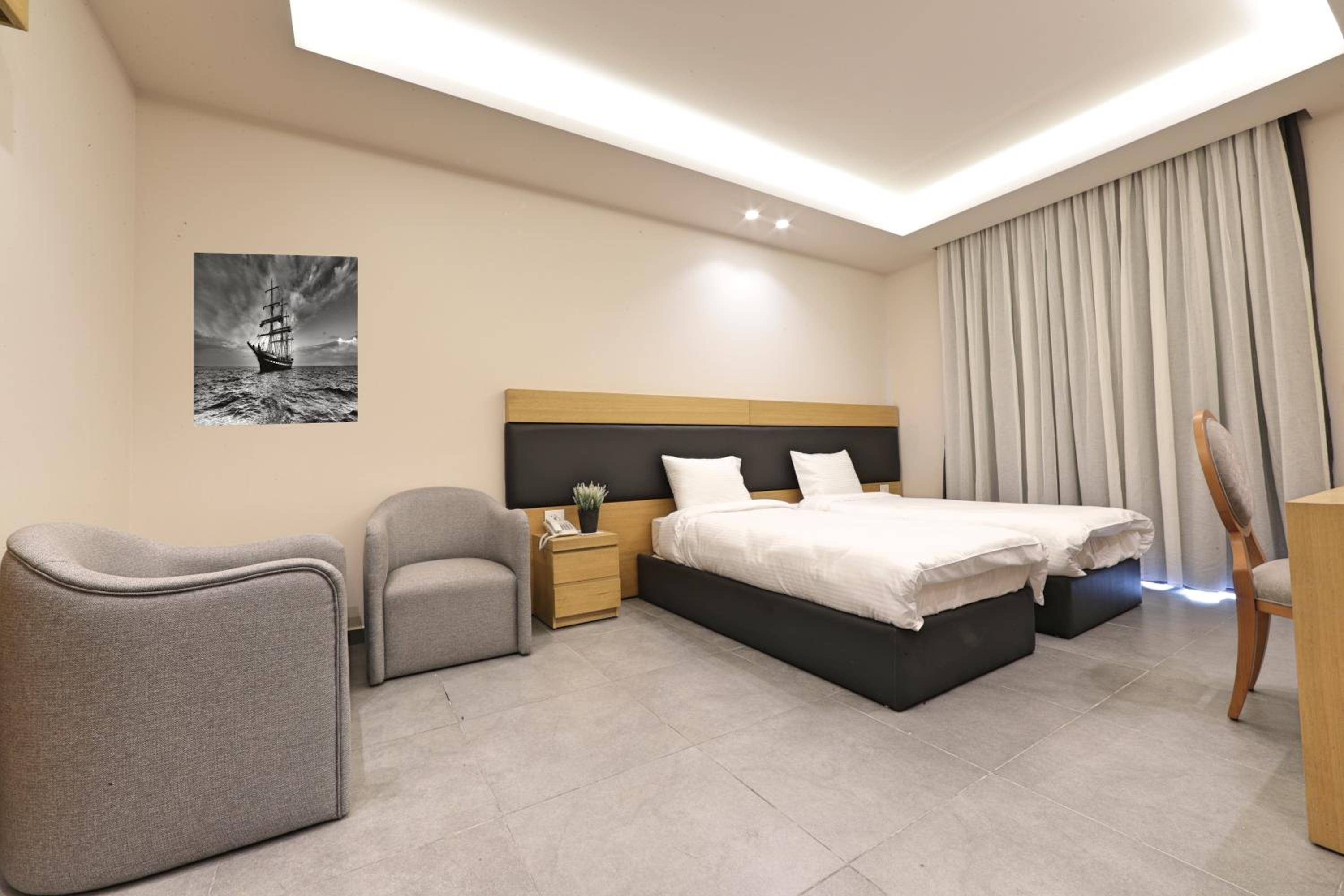 Studio Apartment photo 1