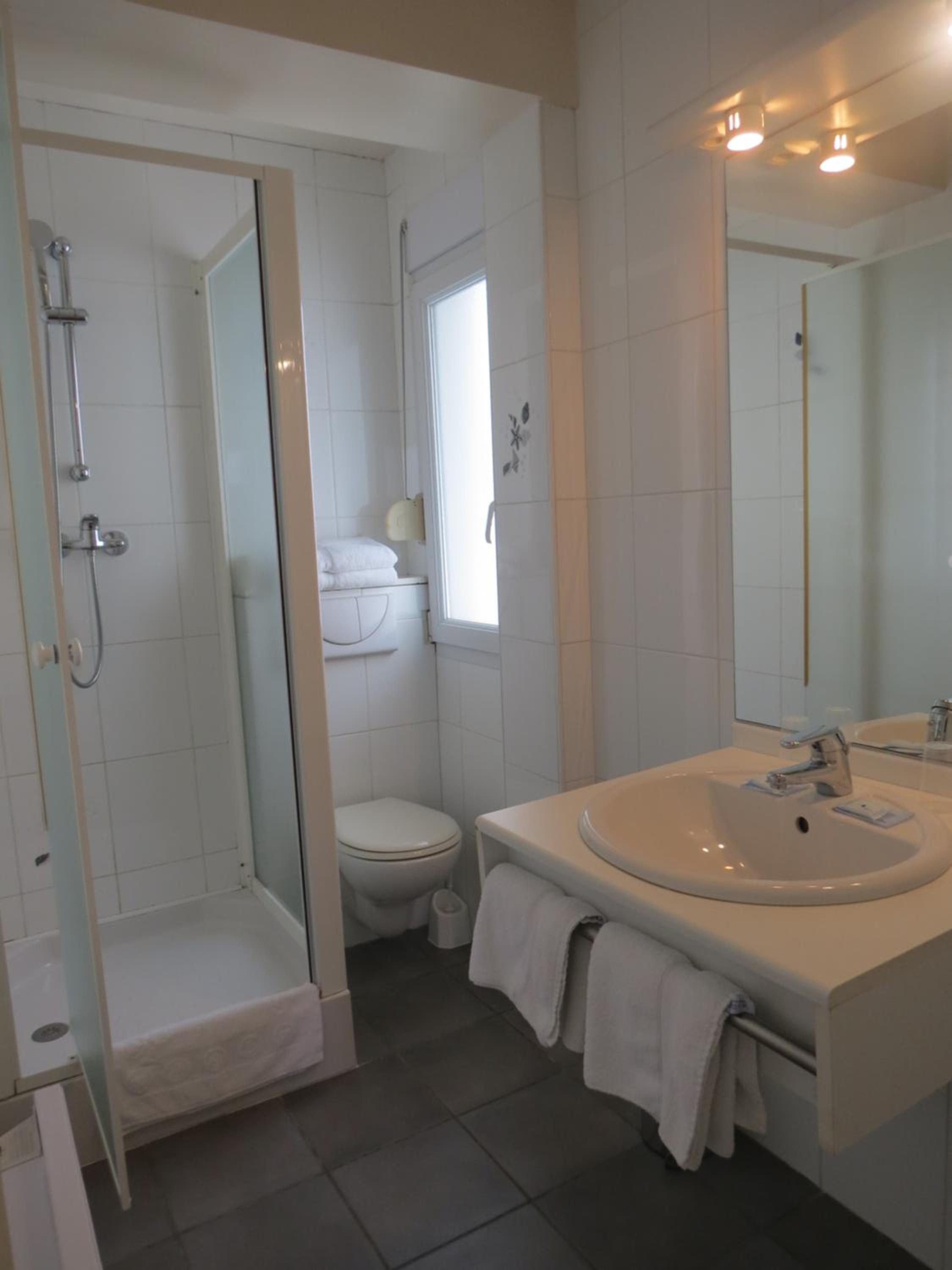 Double Room - Disability Access photo 3