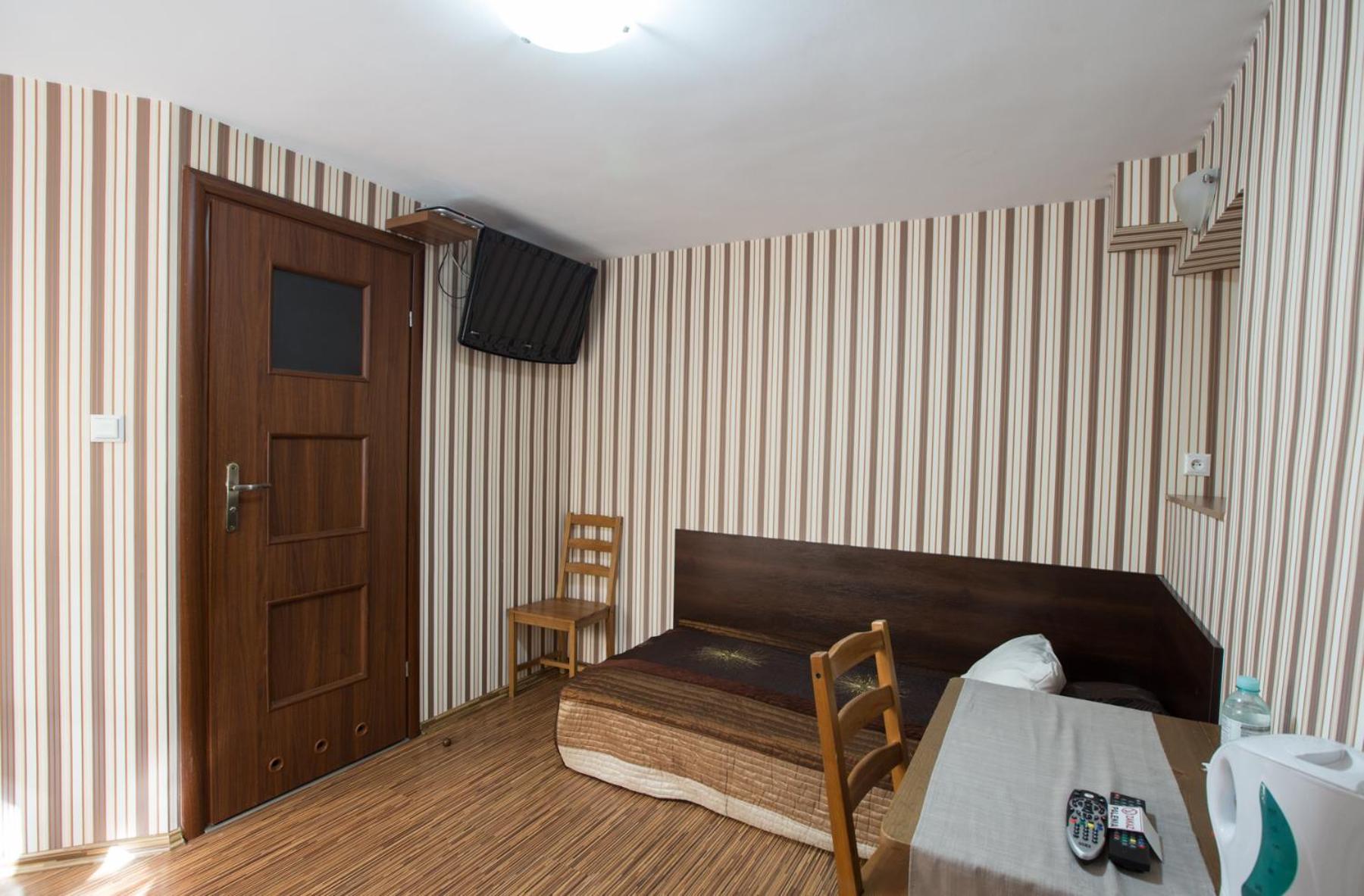 Twin Room with Bath photo 3