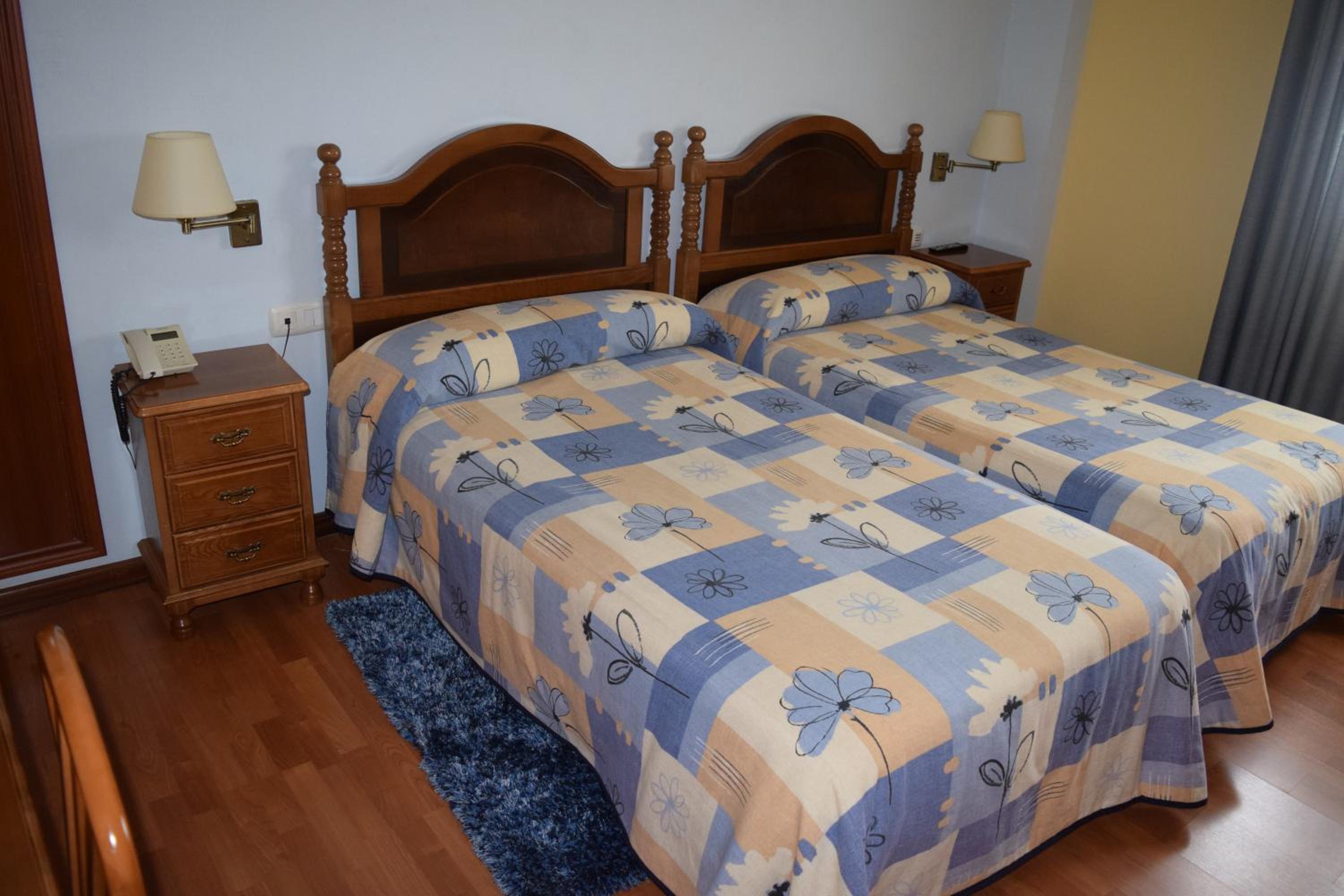 Twin Room - Photo 18