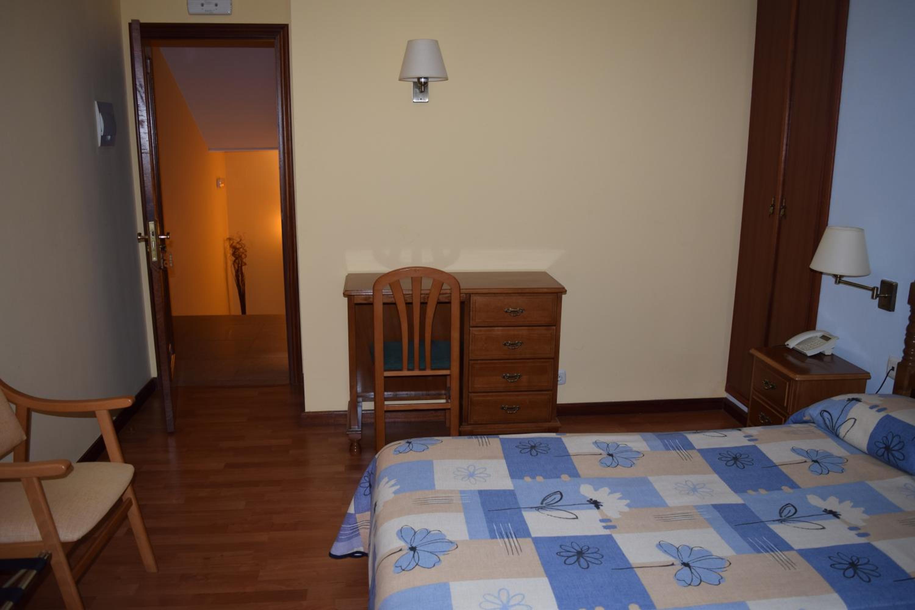 Twin Room - Photo 19