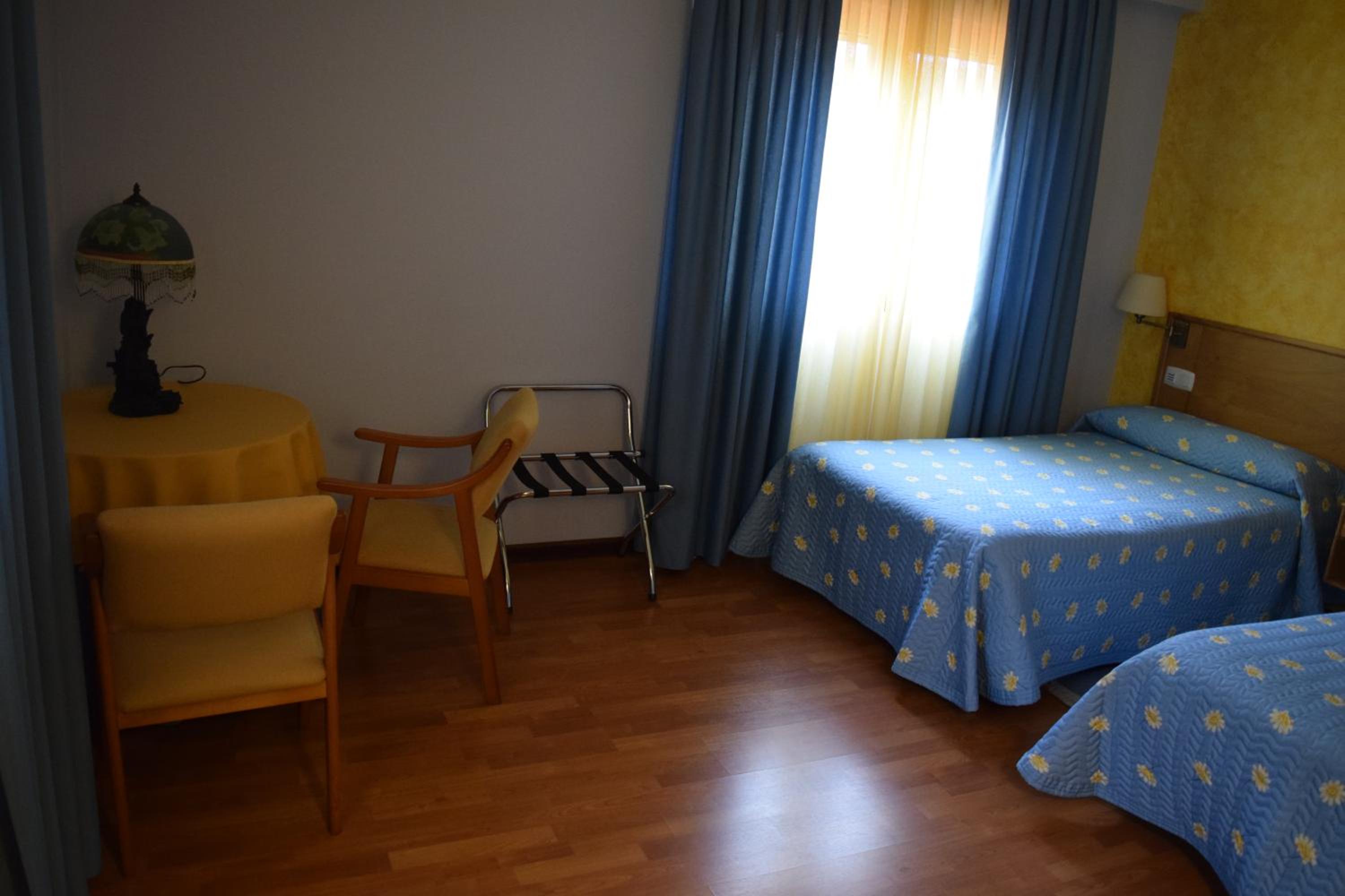 Twin Room - Photo 25