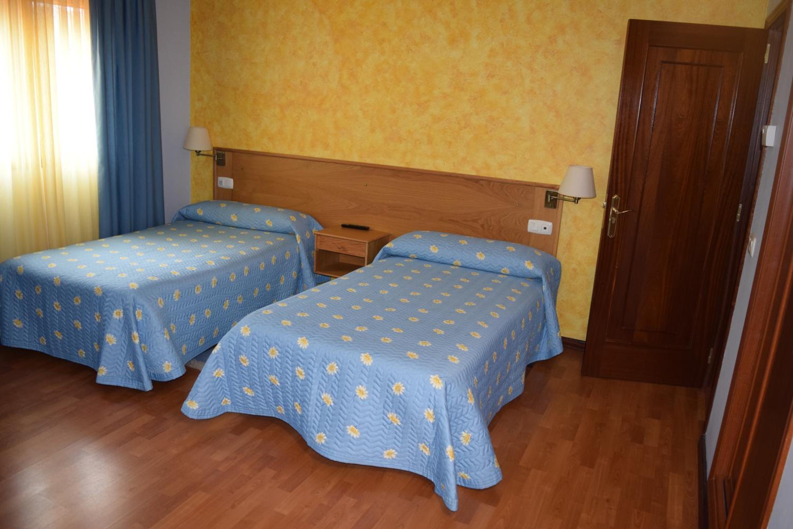 Twin Room - Photo 1