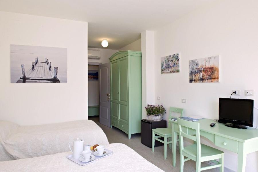 Double or Twin Room - Photo 6