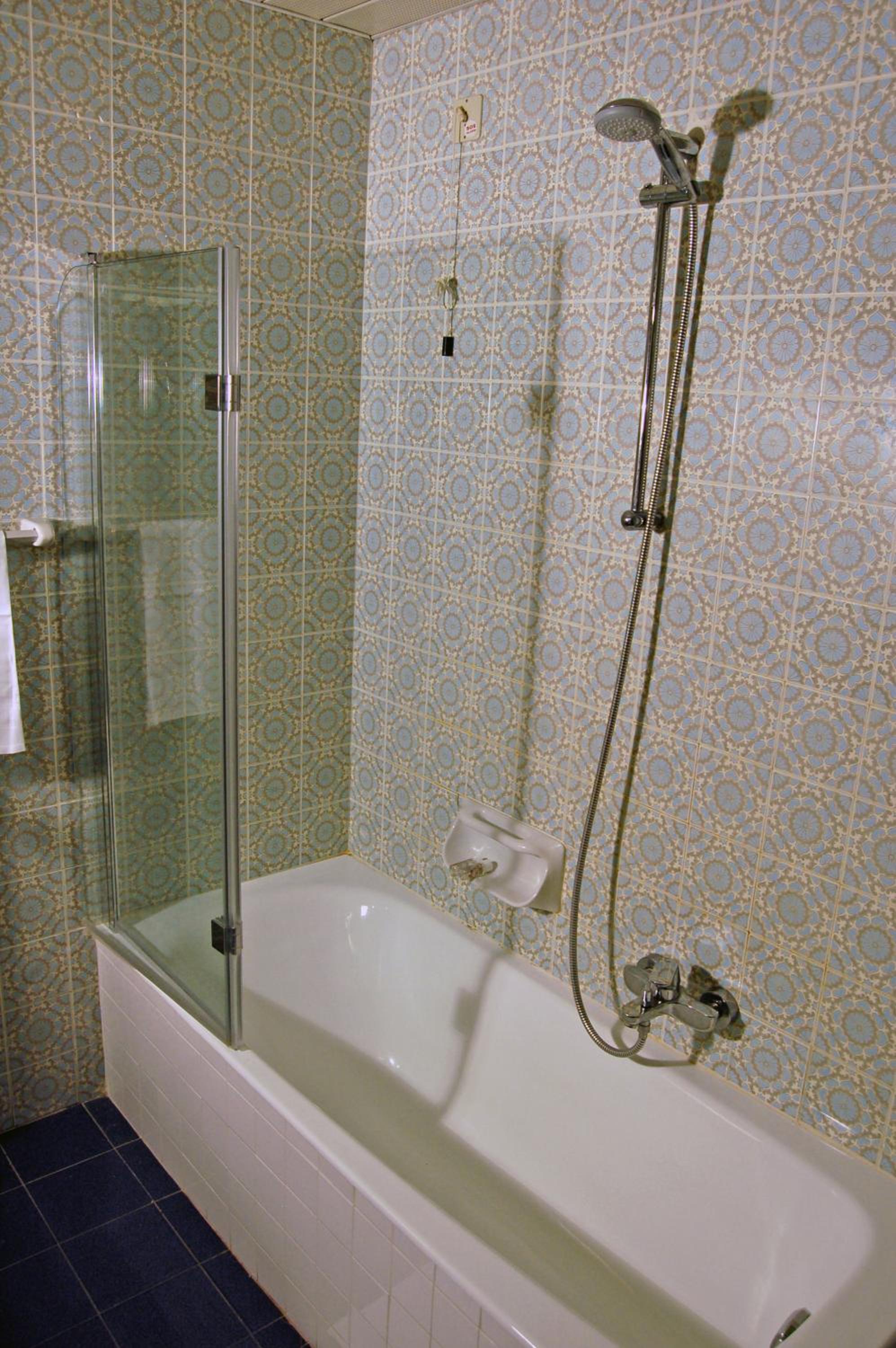 Economy Double or Twin Room with Sea View - Photo 13