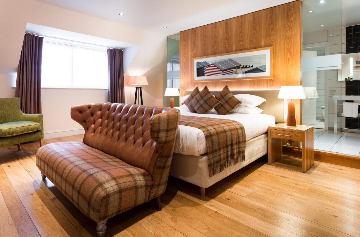 Luxury King Room - Photo 4