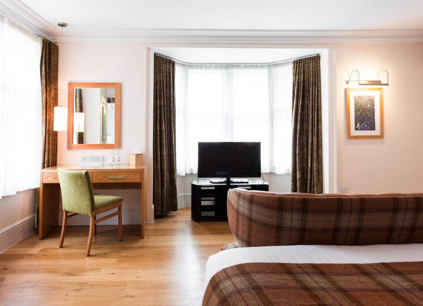 Luxury King Room - Photo 8