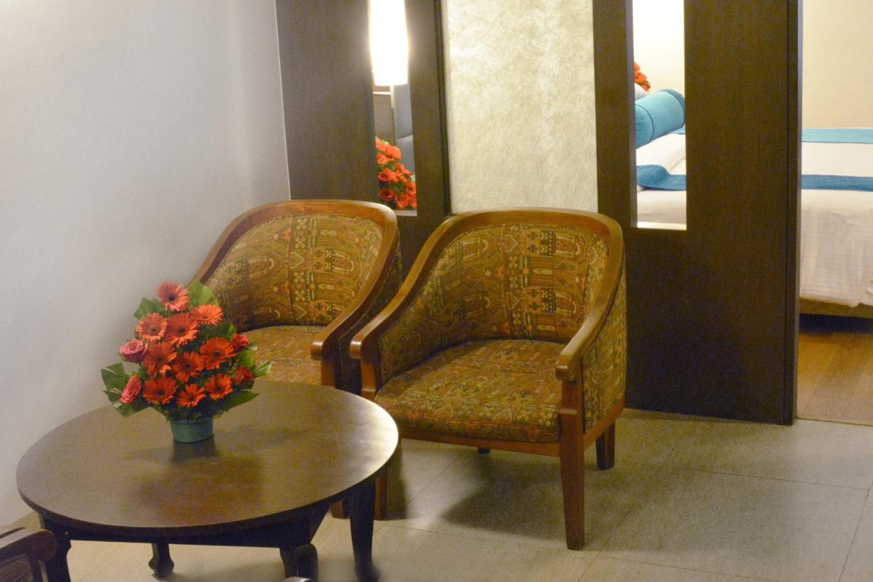 Deluxe Suite -  Book & Unlock Exclusive Deals/Discounts. - Photo 1