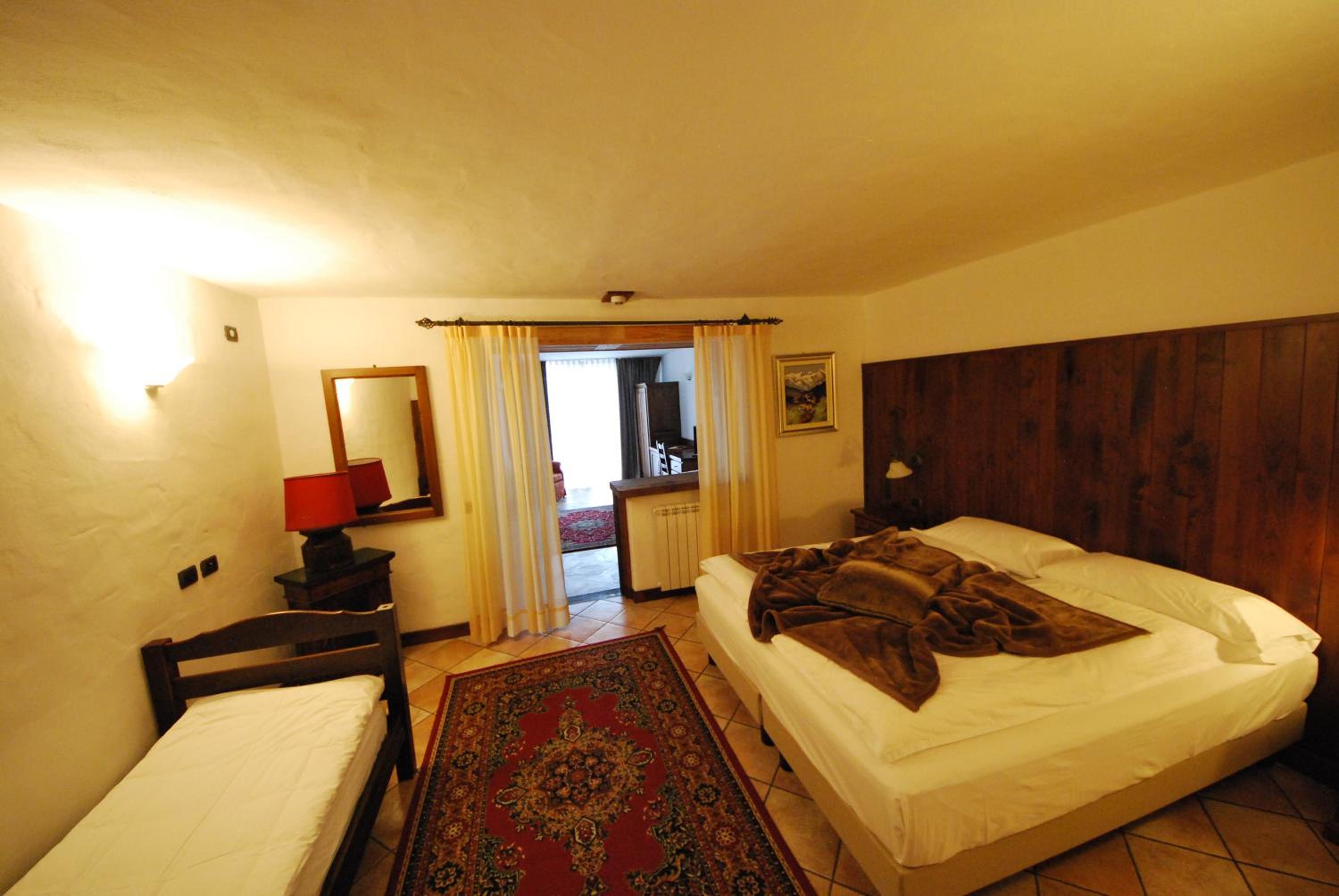 Room (5 People) photo 1