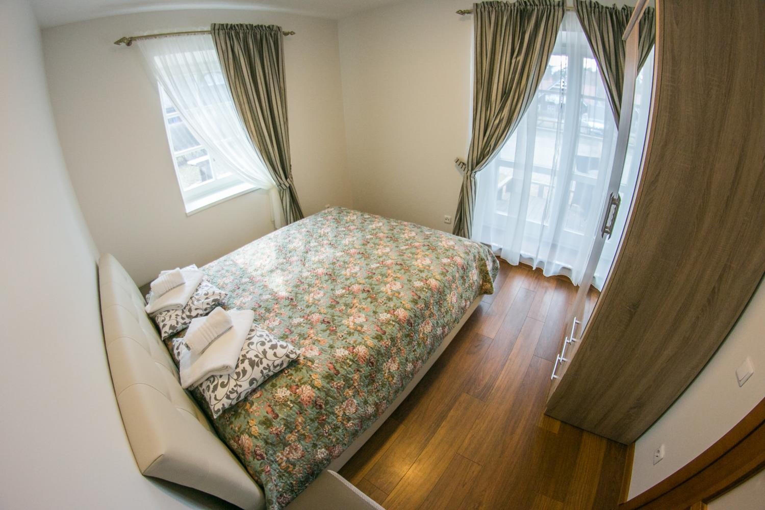 Two-Bedroom Apartment with Balcony photo 2