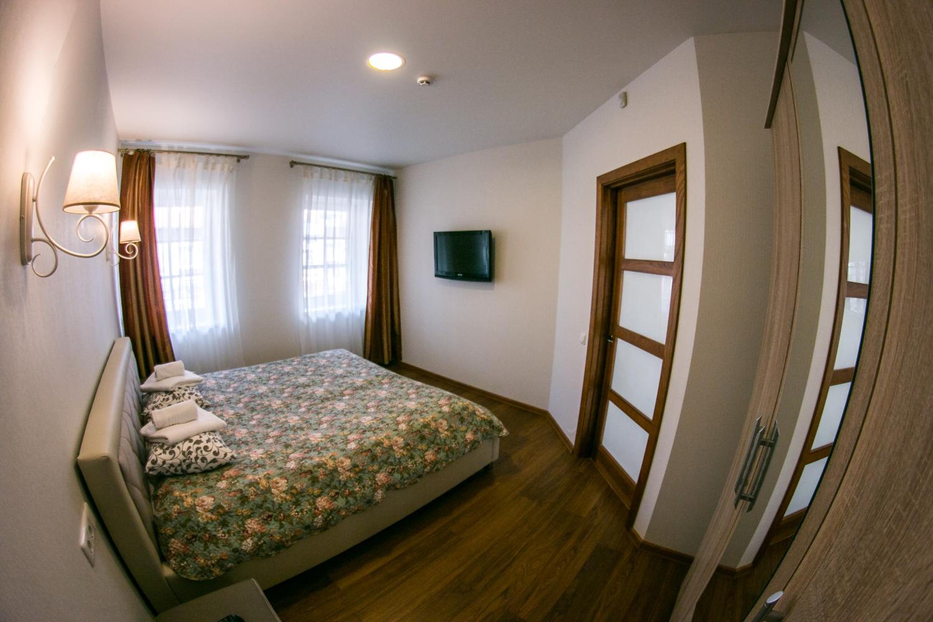 One-Bedroom Apartment with Terrace photo 2
