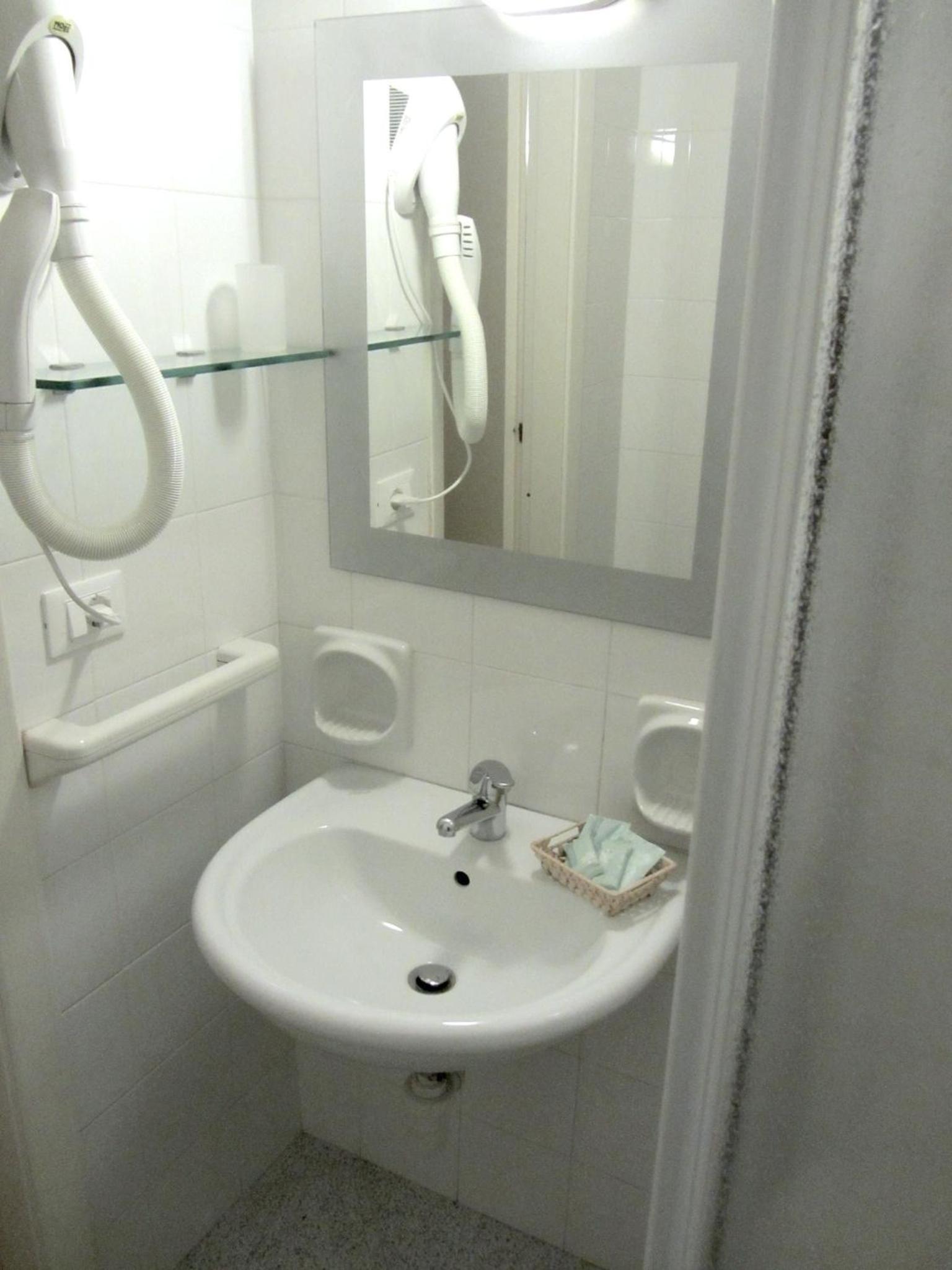 Large Single Room photo 3