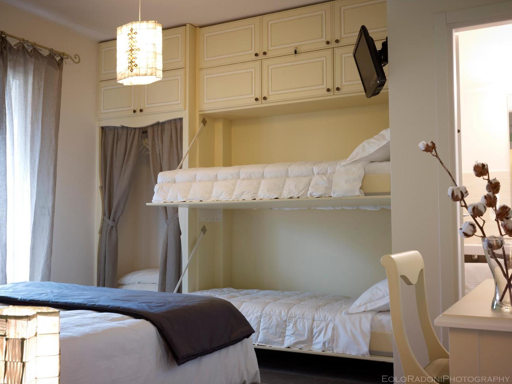 Quadruple Room - Photo 12