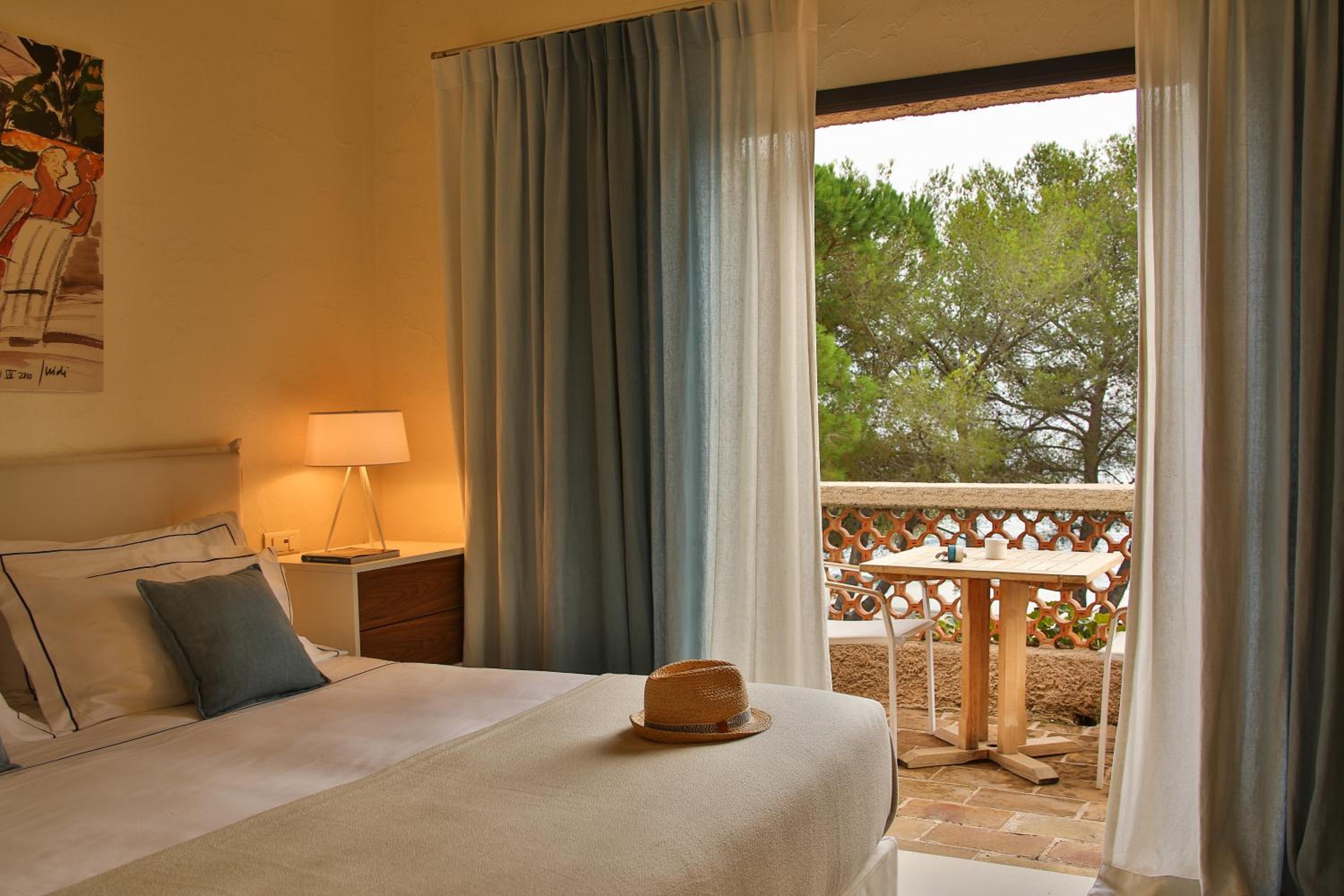 Family Room with Sea View - Free Access to Spa and Private Beach