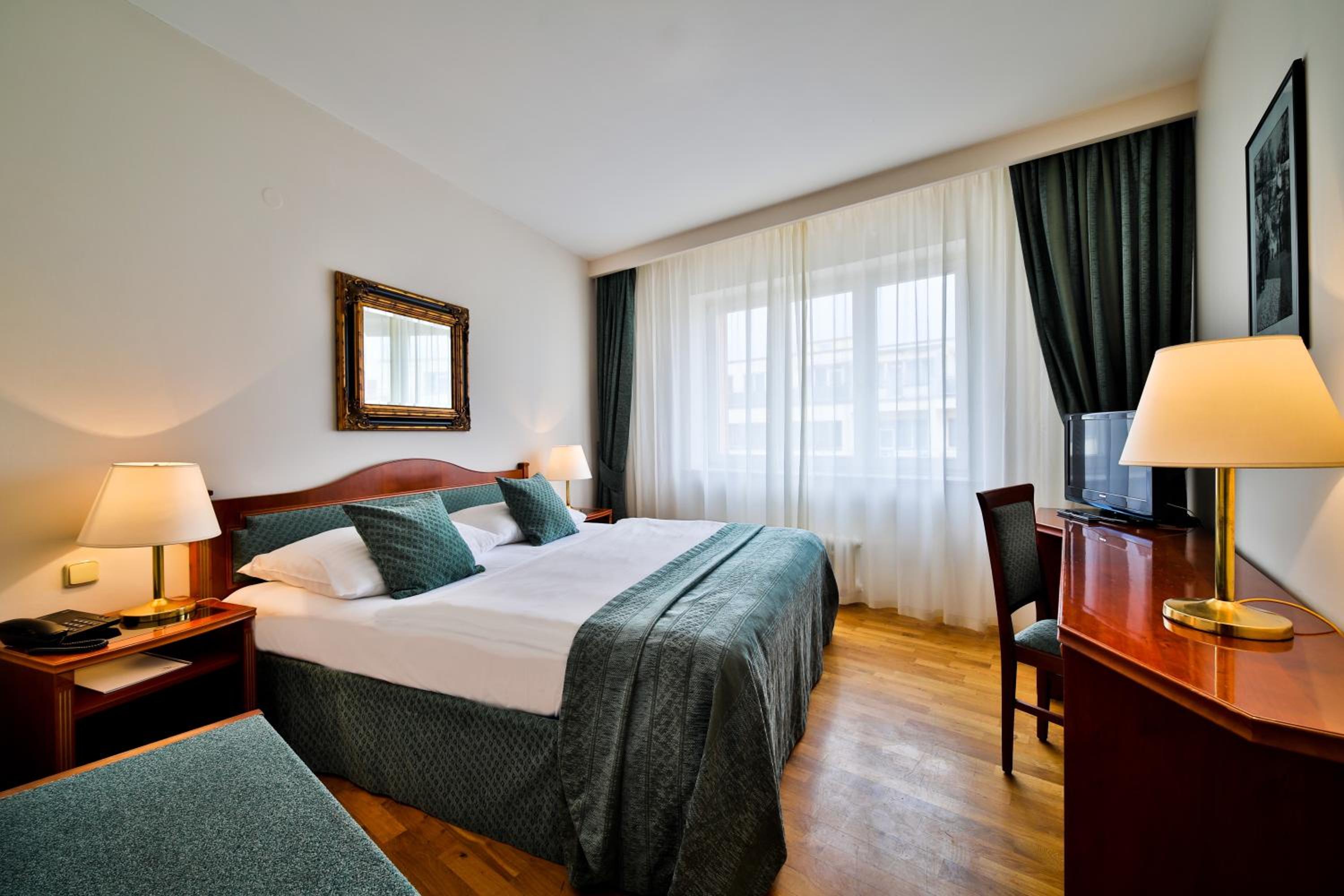 Double or Twin Room photo 2