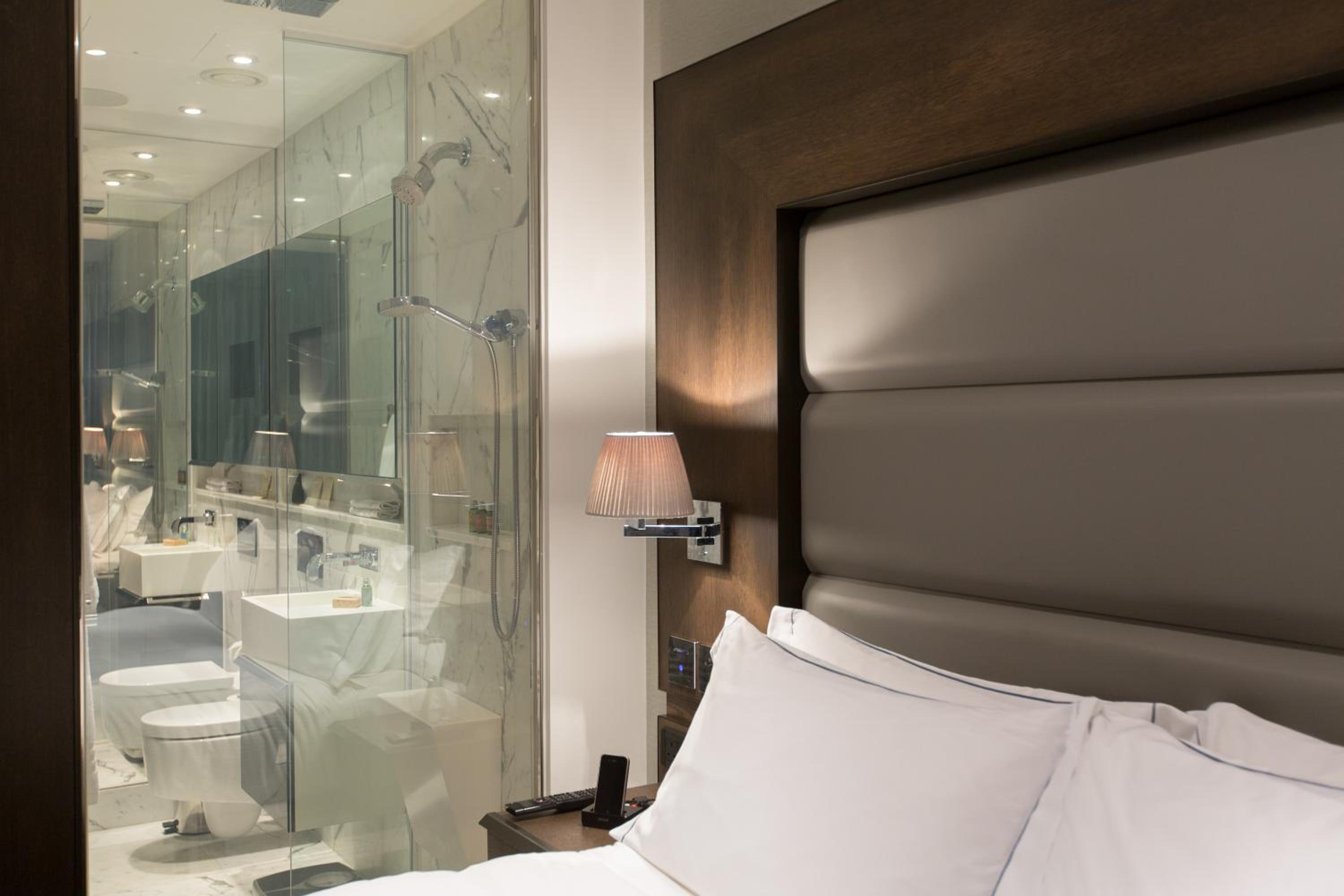 Small Queen Room photo 3